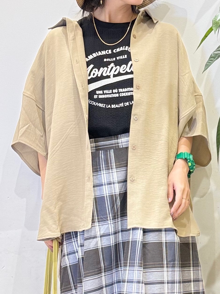 misakiさんの「SHOO･LA･RUE｜【高レビュー/洗濯後しわになりにくい/体型カバー】きちんとゆるっと 大人の抜け感 ポンチョ風カラーシ」を使ったコーディネート