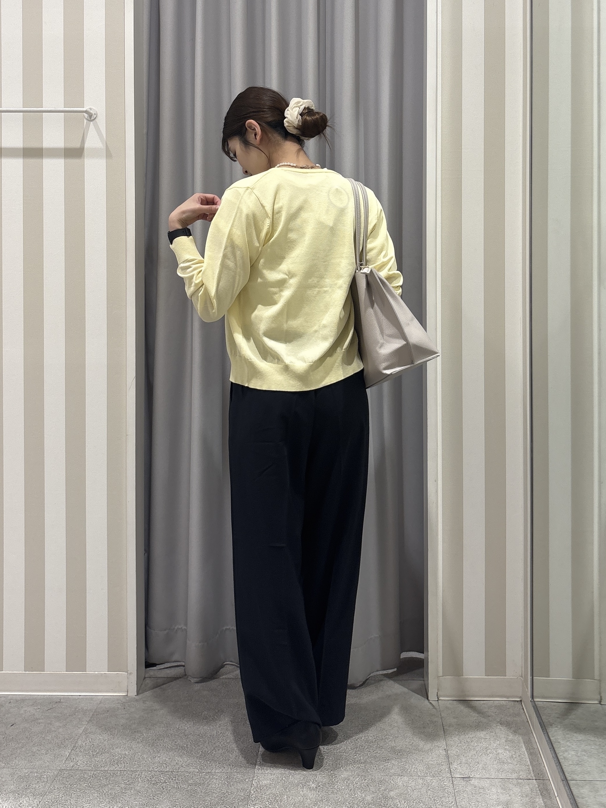 Rikaさんの「SHOO･LA･RUE｜【洗濯機可/UV/アンチピリング/S-LL】いろいろボタンが華やか クルーネックカーディガン」を使ったコーディネート
