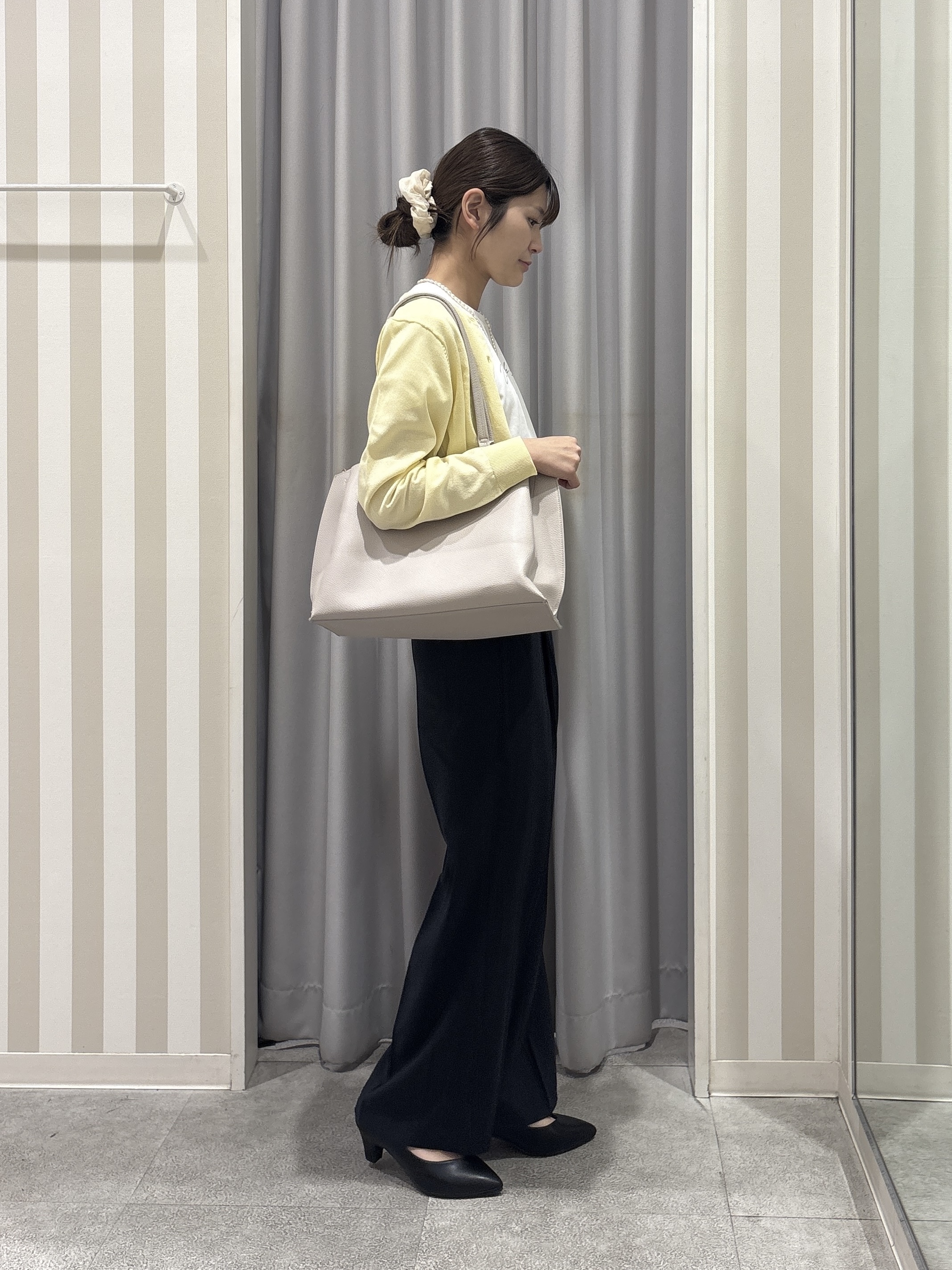 Rikaさんの「SHOO･LA･RUE｜【洗濯機可/UV/アンチピリング/S-LL】いろいろボタンが華やか クルーネックカーディガン」を使ったコーディネート