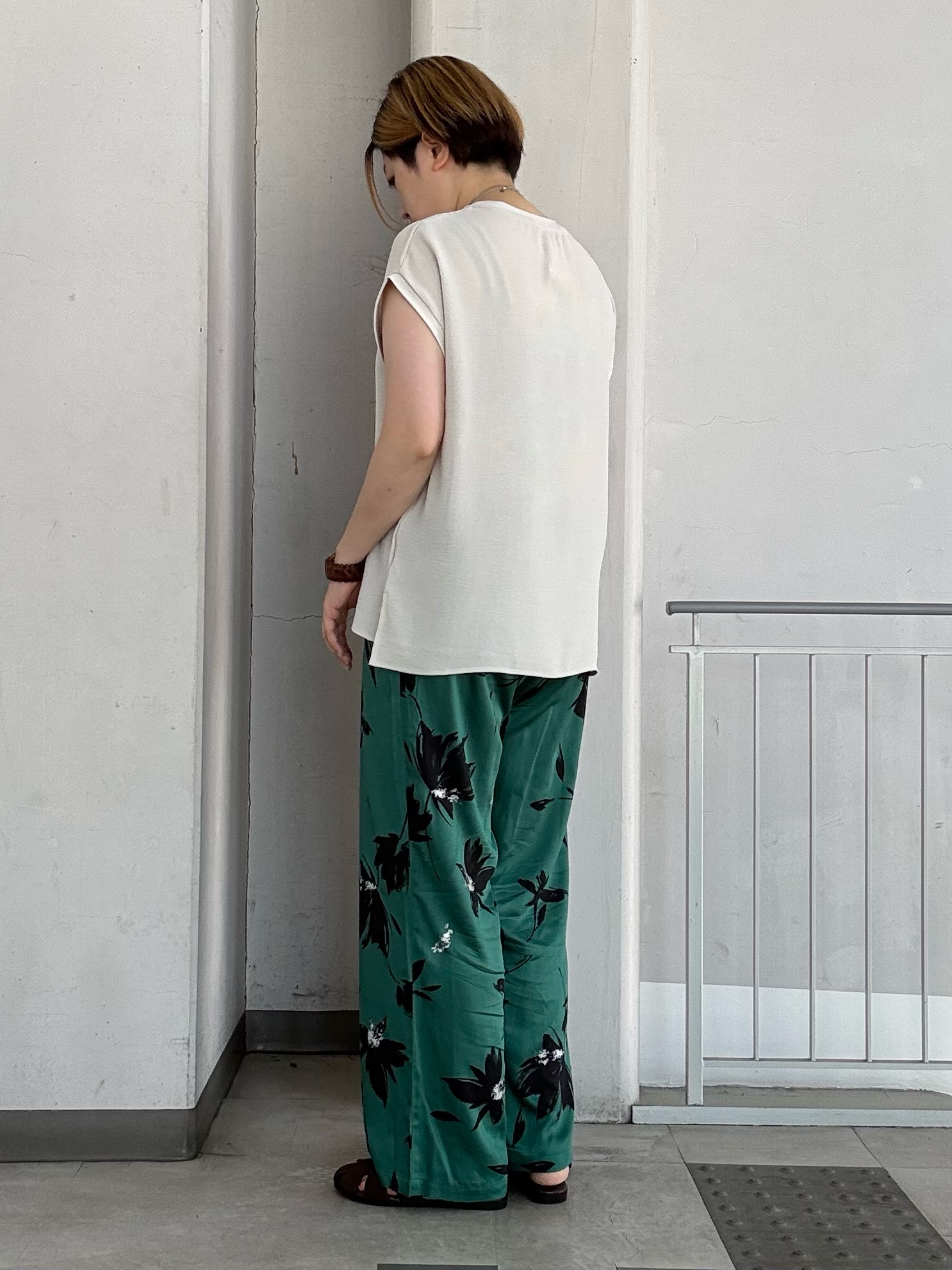 aiさんの「THE SHOP TK｜【ひんやりさらさら】軽やかに着られる プリントTシャツ」を使ったコーディネート