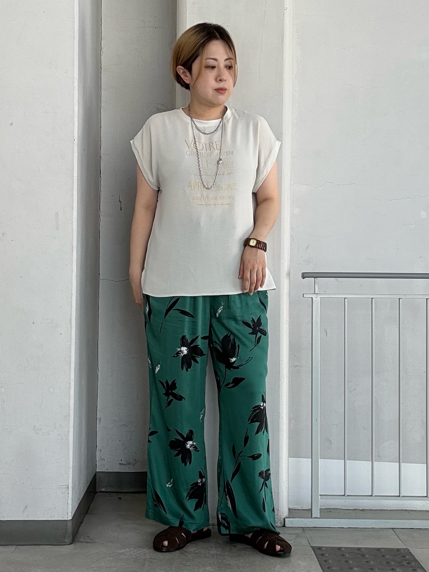 aiさんの「THE SHOP TK｜【ひんやりさらさら】軽やかに着られる プリントTシャツ」を使ったコーディネート