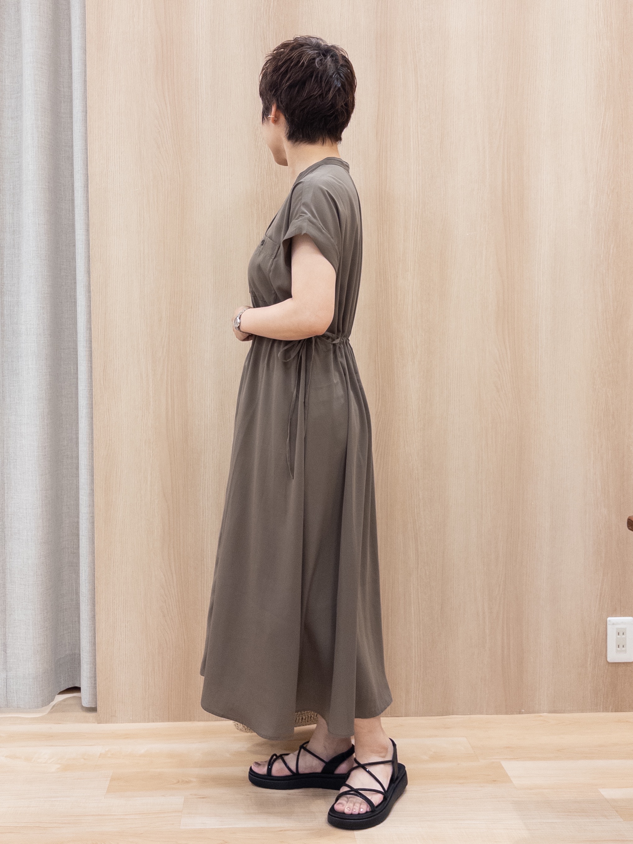 シュウコさんの「grove｜【洗える/体型カバー】ウエストドロストワンピース」を使ったコーディネート