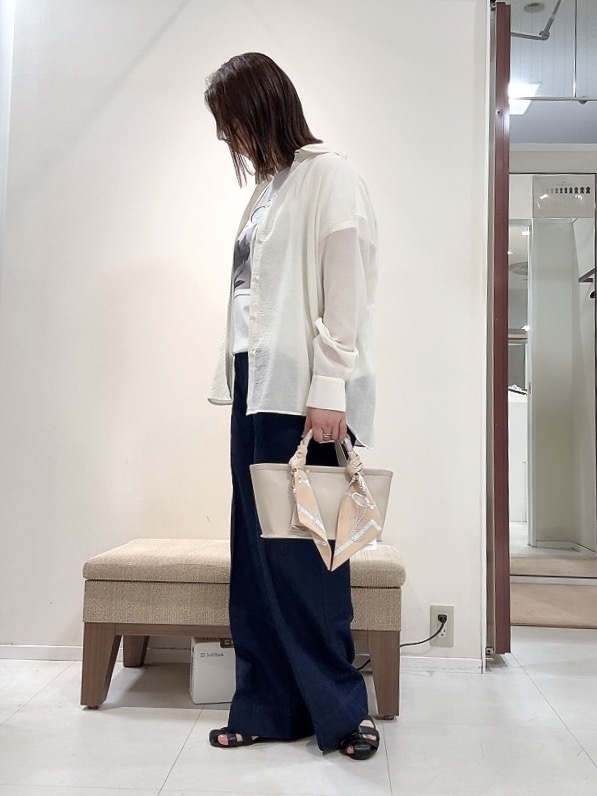 YUIさんの「UNTITLED｜【2WAY/マシンウォッシャブル】カシュクールデザインシャツ」を使ったコーディネート
