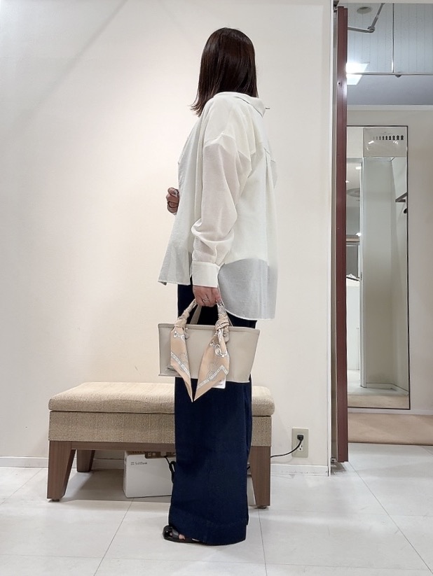 YUIさんの「UNTITLED｜【2WAY/マシンウォッシャブル】カシュクールデザインシャツ」を使ったコーディネート