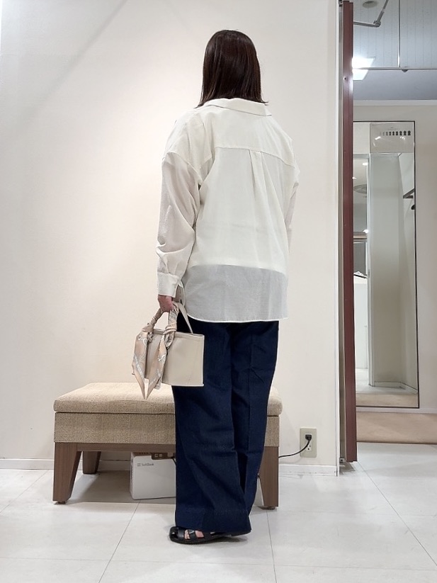 YUIさんの「UNTITLED｜【2WAY/マシンウォッシャブル】カシュクールデザインシャツ」を使ったコーディネート