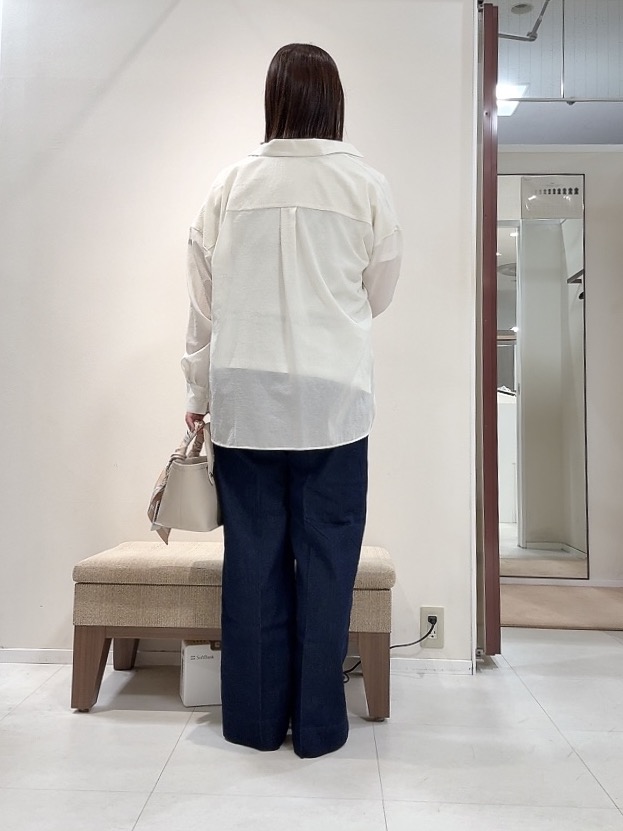 YUIさんの「UNTITLED｜【2WAY/マシンウォッシャブル】カシュクールデザインシャツ」を使ったコーディネート
