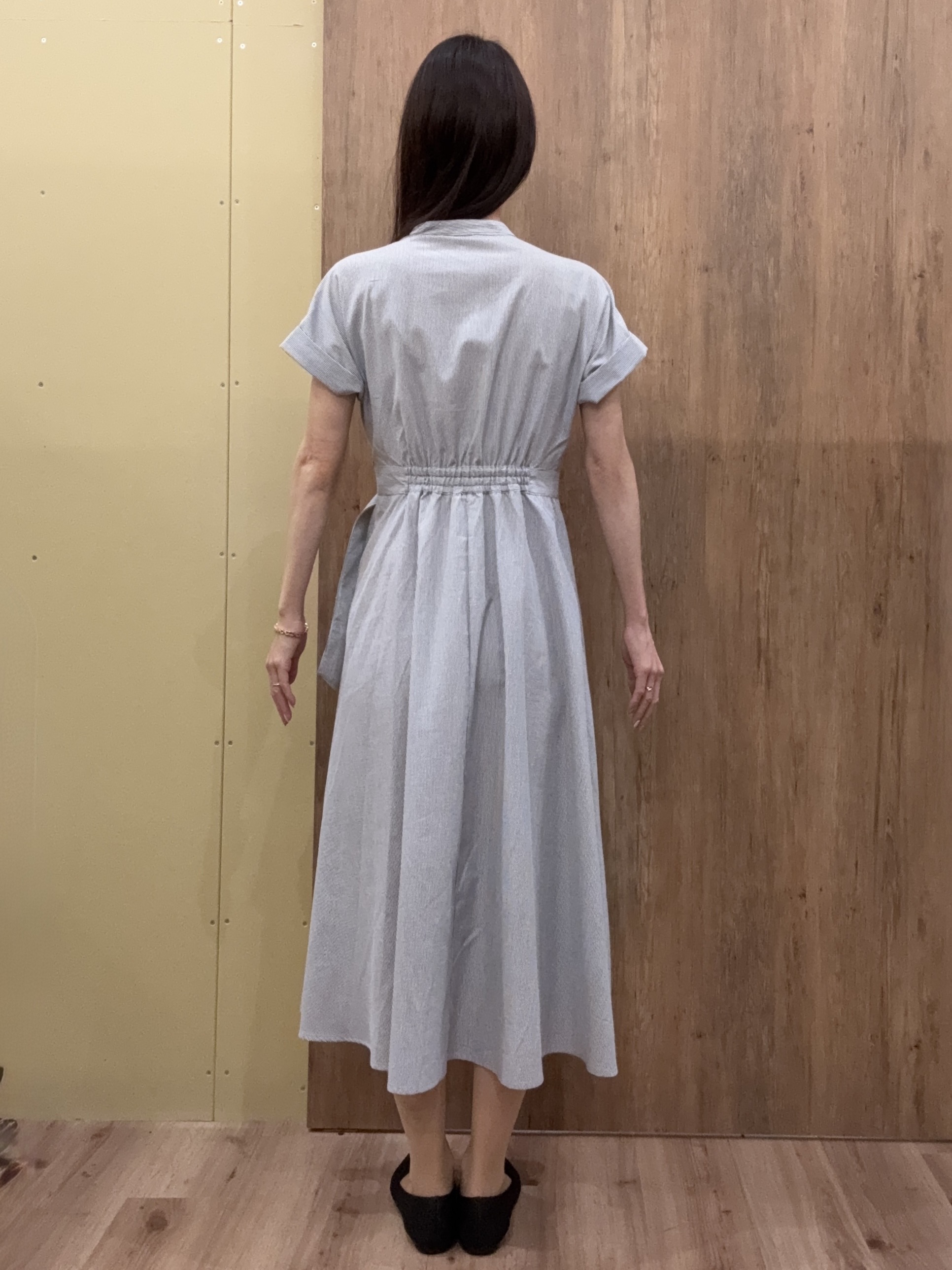Ayakoさんの「grove｜【洗える】さらっと軽やか、カシュクール風サッカーワンピース」を使ったコーディネート