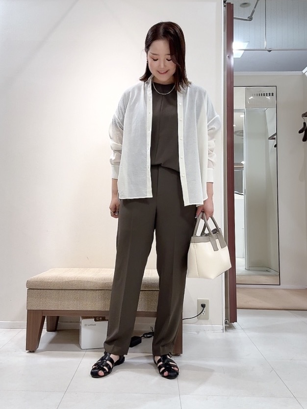 YUIさんの「UNTITLED｜【2WAY/マシンウォッシャブル】カシュクールデザインシャツ」を使ったコーディネート