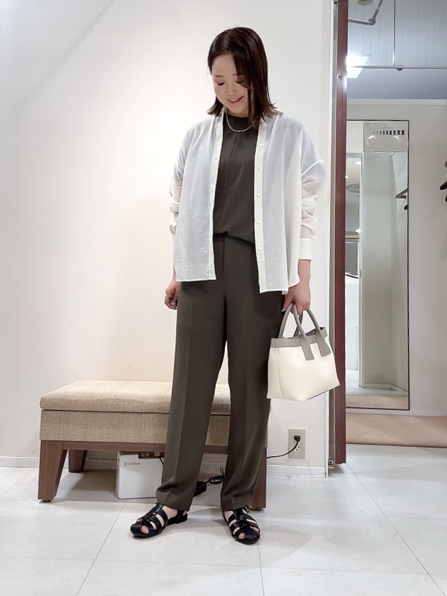 YUIさんの「UNTITLED｜【2WAY/マシンウォッシャブル】カシュクールデザインシャツ」を使ったコーディネート