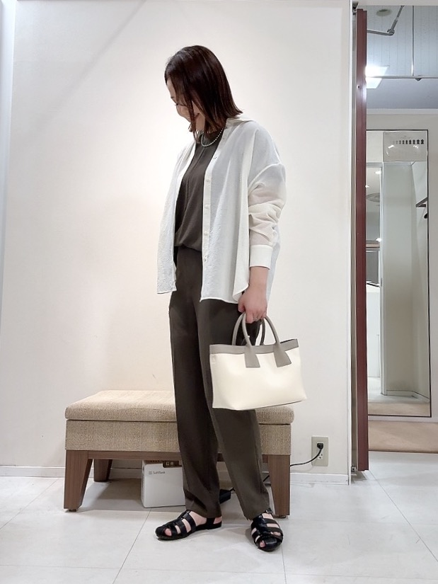YUIさんの「UNTITLED｜【2WAY/マシンウォッシャブル】カシュクールデザインシャツ」を使ったコーディネート