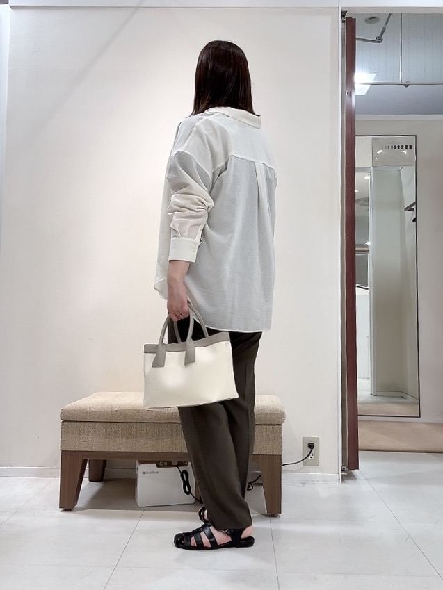 YUIさんの「UNTITLED｜【2WAY/マシンウォッシャブル】カシュクールデザインシャツ」を使ったコーディネート