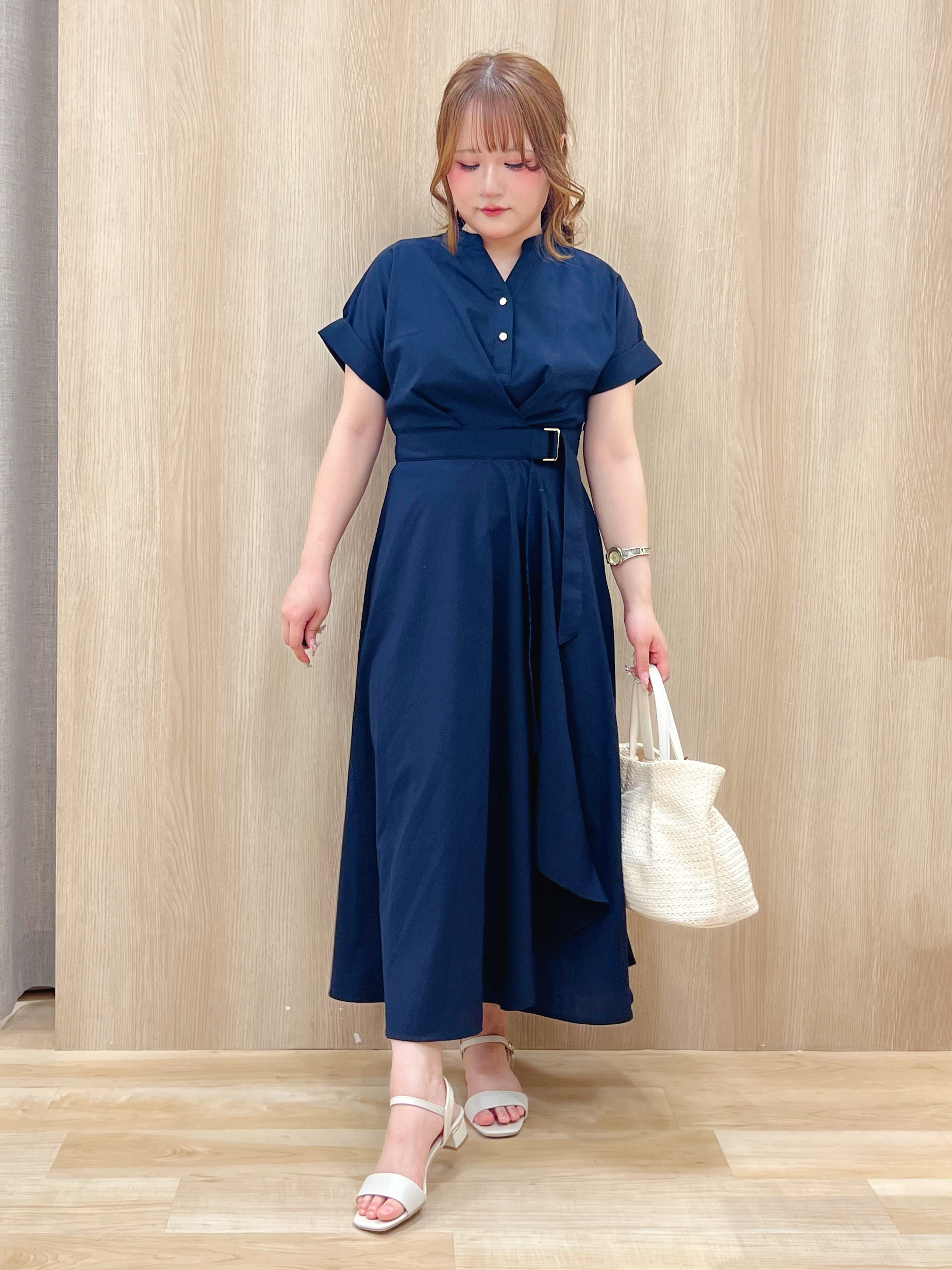 みことさんの「grove｜【洗える】さらっと軽やか、カシュクール風サッカーワンピース」を使ったコーディネート