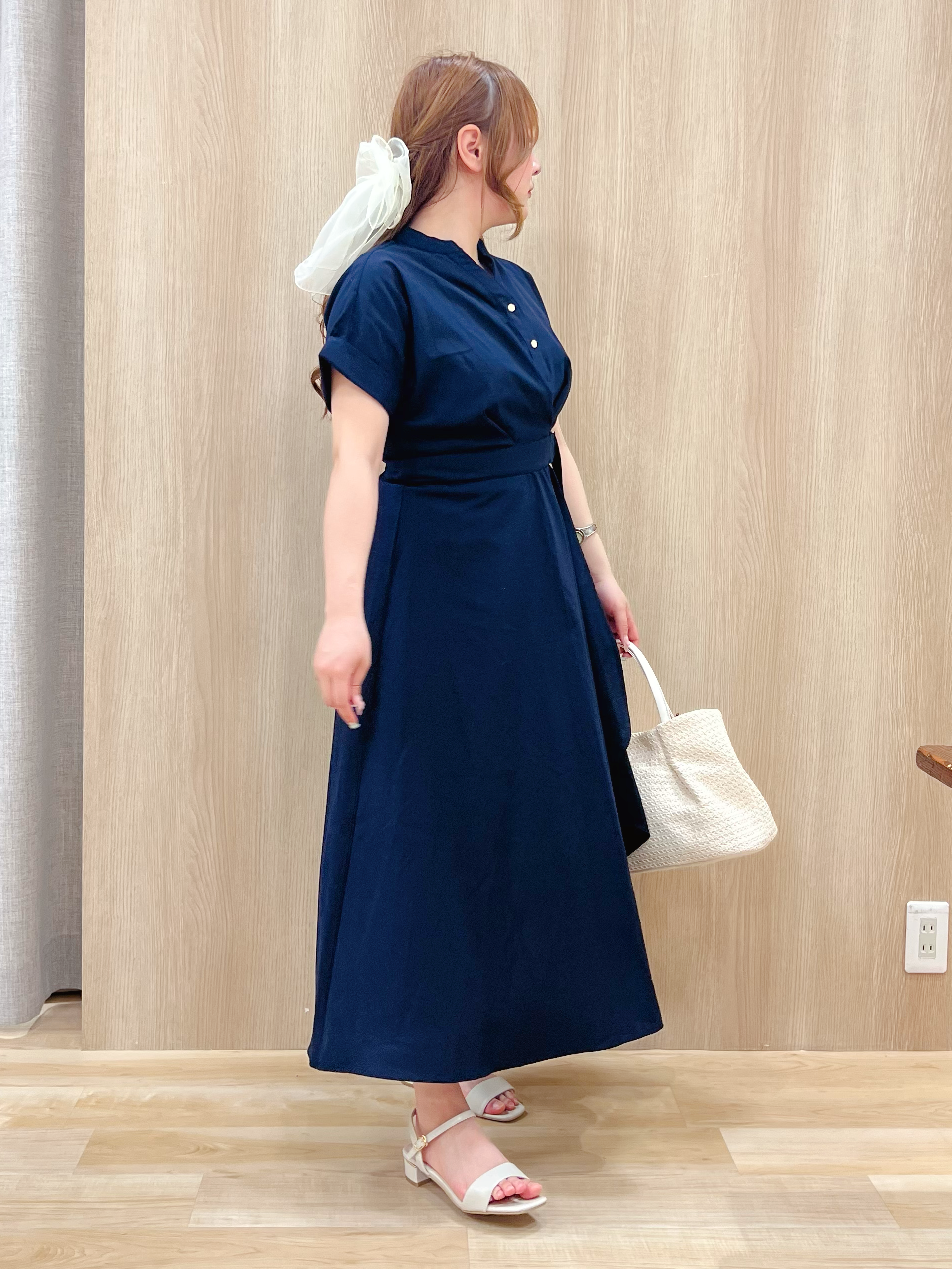 みことさんの「grove｜【洗える】さらっと軽やか、カシュクール風サッカーワンピース」を使ったコーディネート