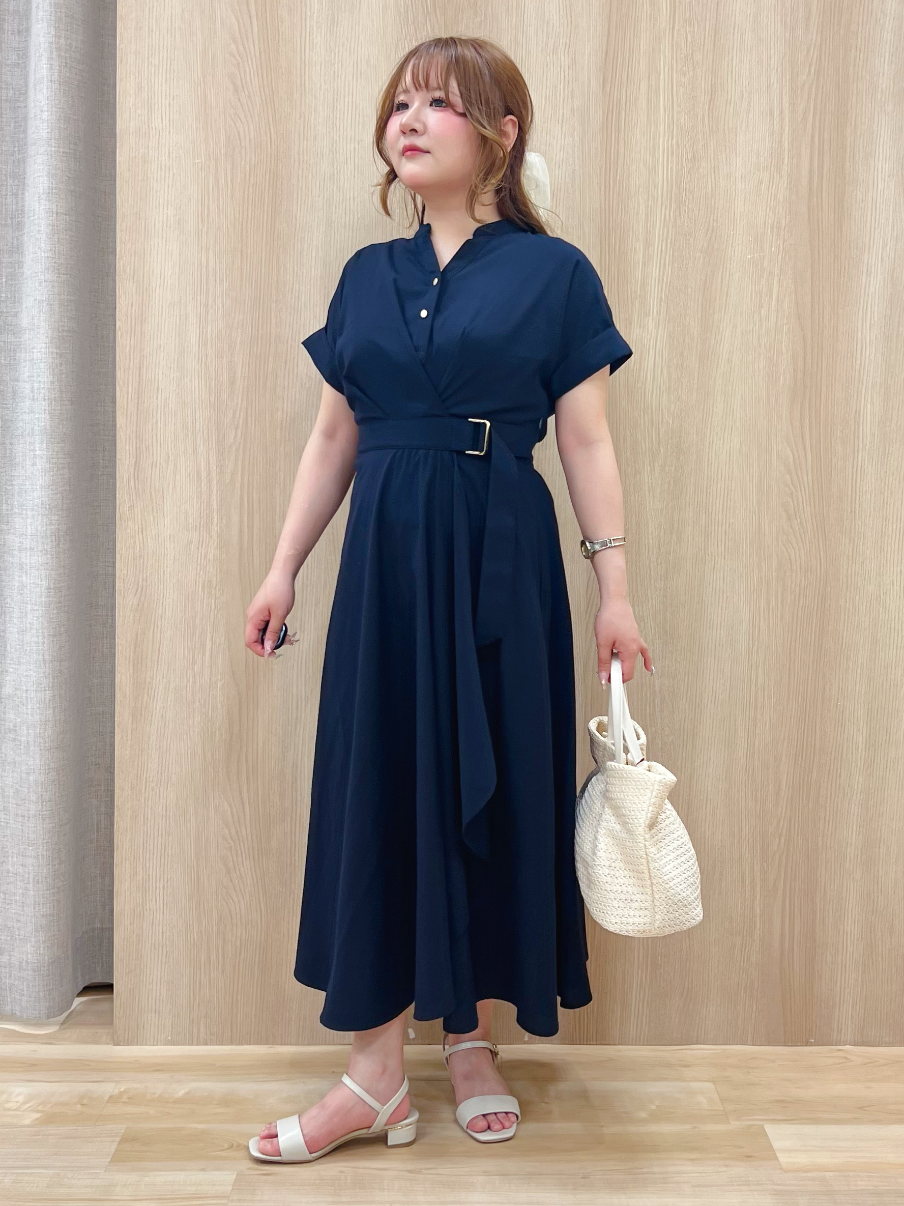 みことさんの「grove｜【洗える】さらっと軽やか、カシュクール風サッカーワンピース」を使ったコーディネート