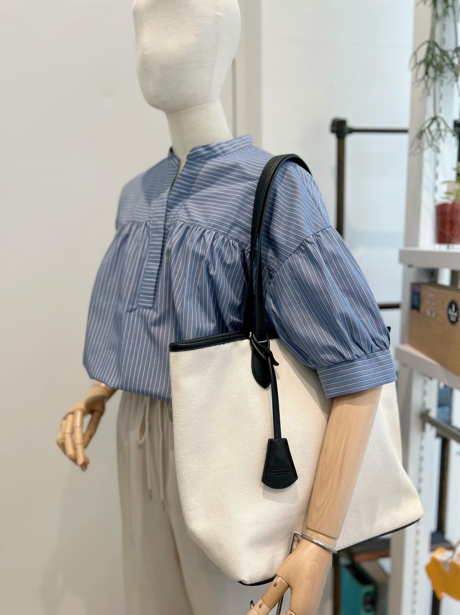 YOUKOさんの「Dessin｜【A4収納可】キャンバス&times;レザー調トート」を使ったコーディネート