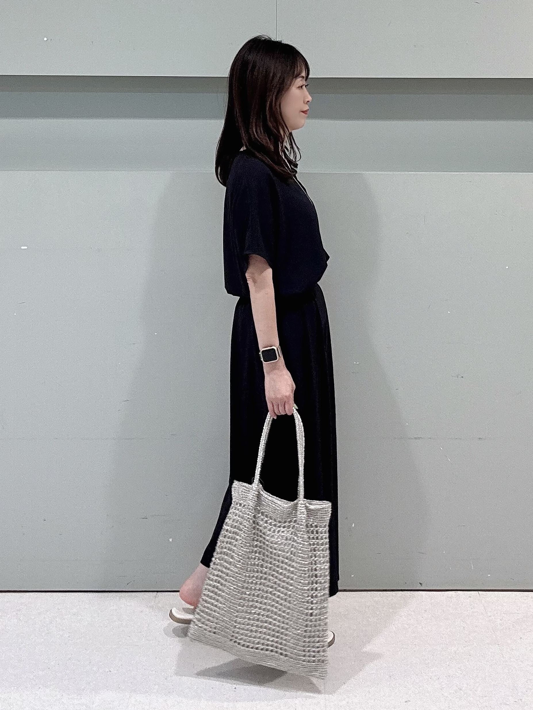 makiさんの「UNTITLED｜【UV/接触冷感/セットアップ可】リラクシーキーVネックブラウス」を使ったコーディネート