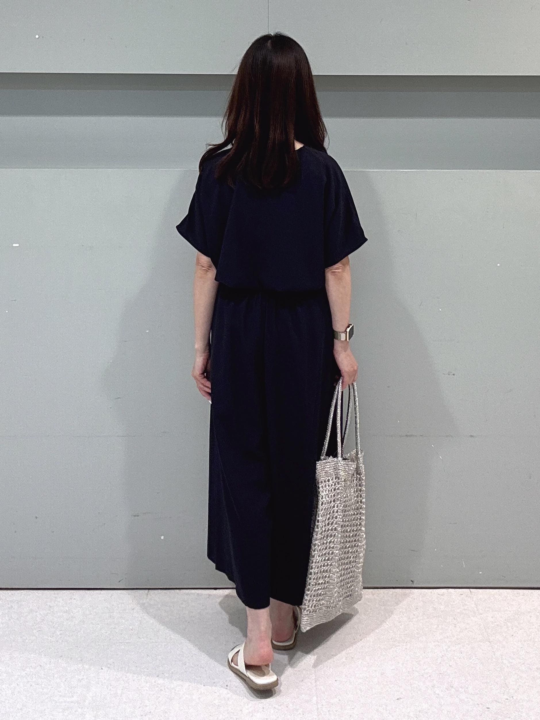 makiさんの「UNTITLED｜【UV/接触冷感/セットアップ可】リラクシーキーVネックブラウス」を使ったコーディネート
