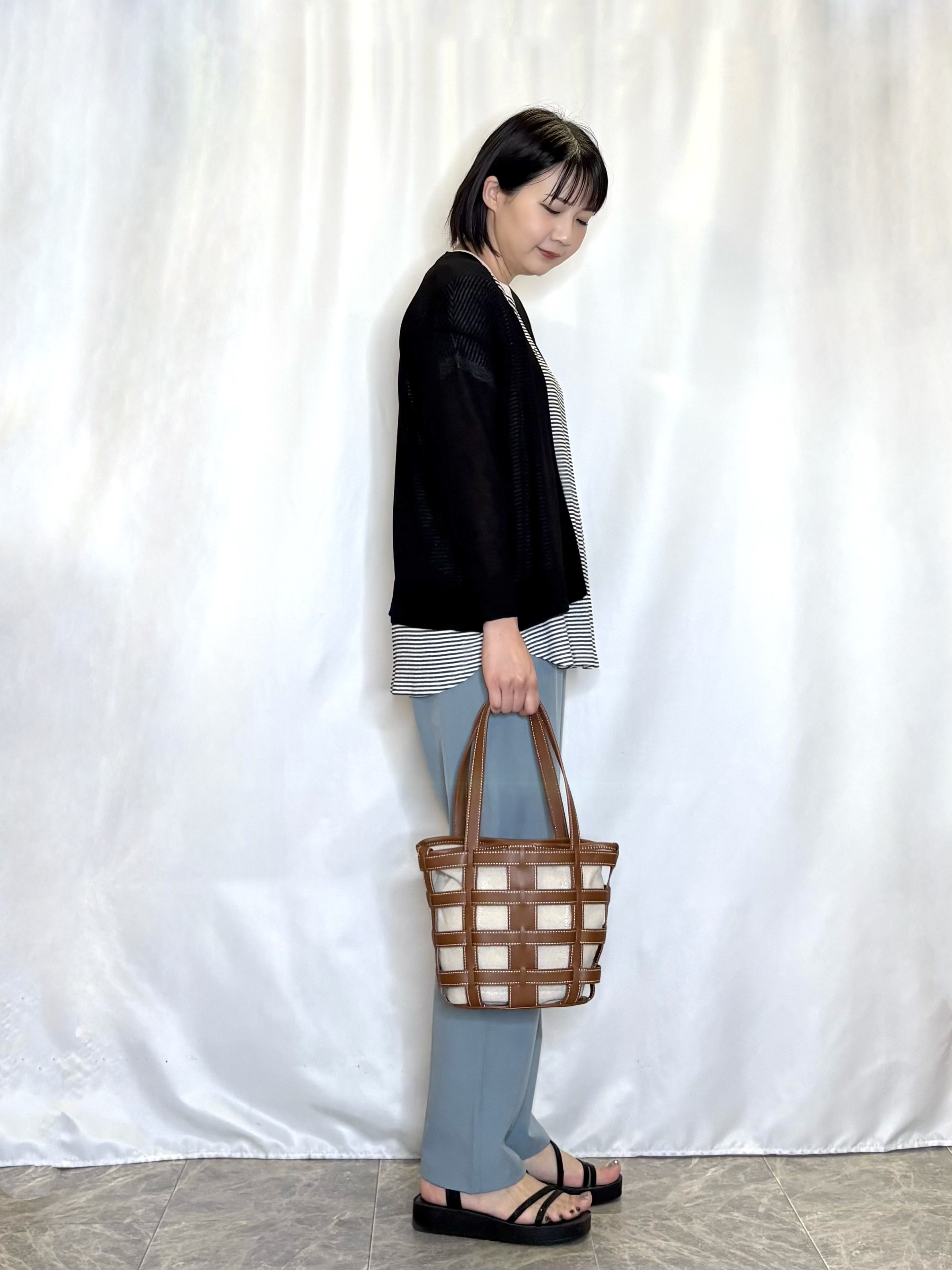 ネリさんの「SHOO･LA･RUE｜【ひんやり/洗濯機可/S-LL】オンにもオフにも マルチに使えるボタンレスカーディガン」を使ったコーディネート