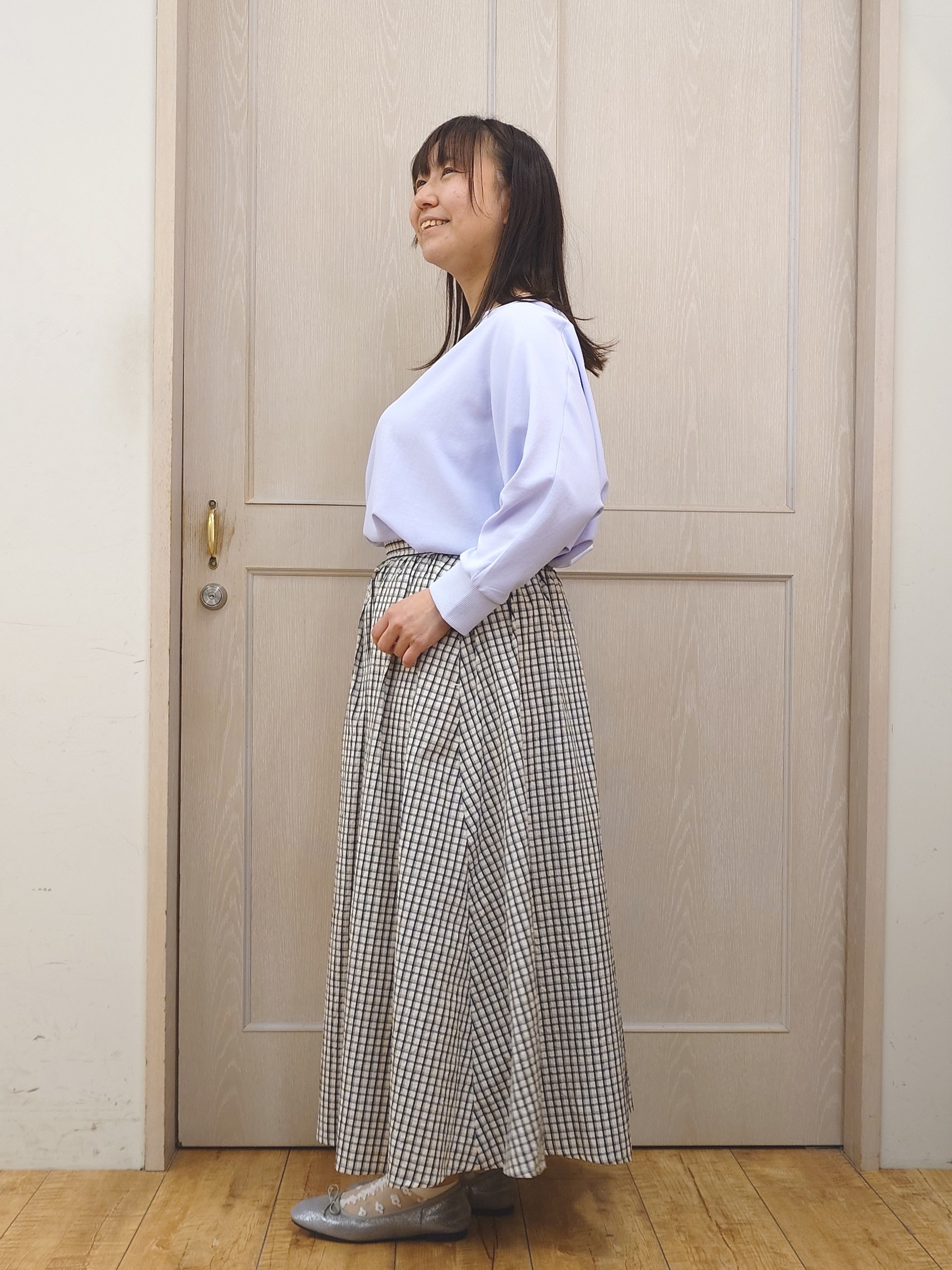 とろろさんの「SHOO･LA･RUE｜【着丈選べる/体型カバー/洗濯機可】さらさらとろん ドルマンブラウス」を使ったコーディネート