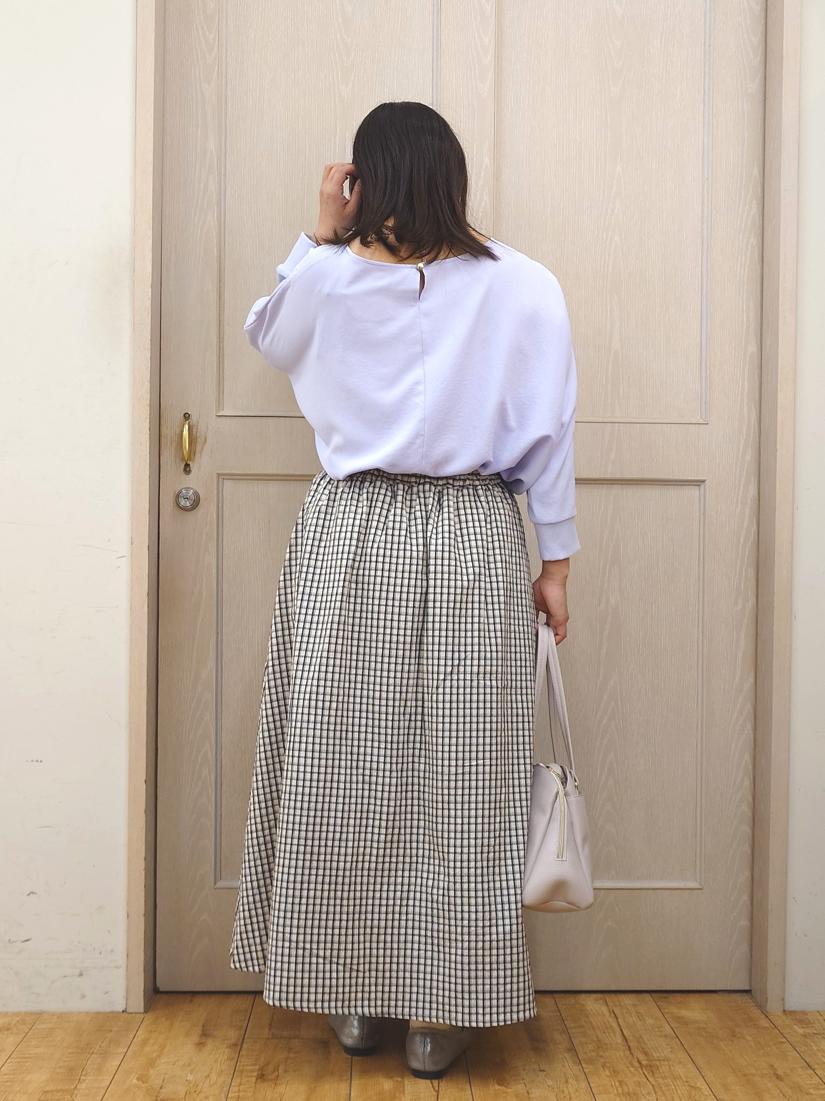 とろろさんの「SHOO･LA･RUE｜【着丈選べる/体型カバー/洗濯機可】さらさらとろん ドルマンブラウス」を使ったコーディネート