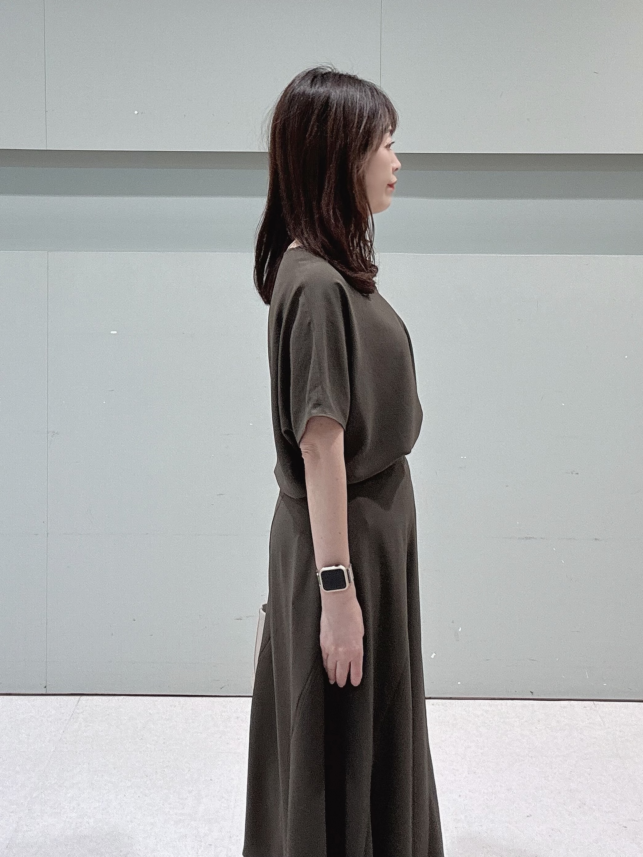makiさんの「UNTITLED｜【UV/接触冷感/セットアップ可】リラクシーキーVネックブラウス」を使ったコーディネート