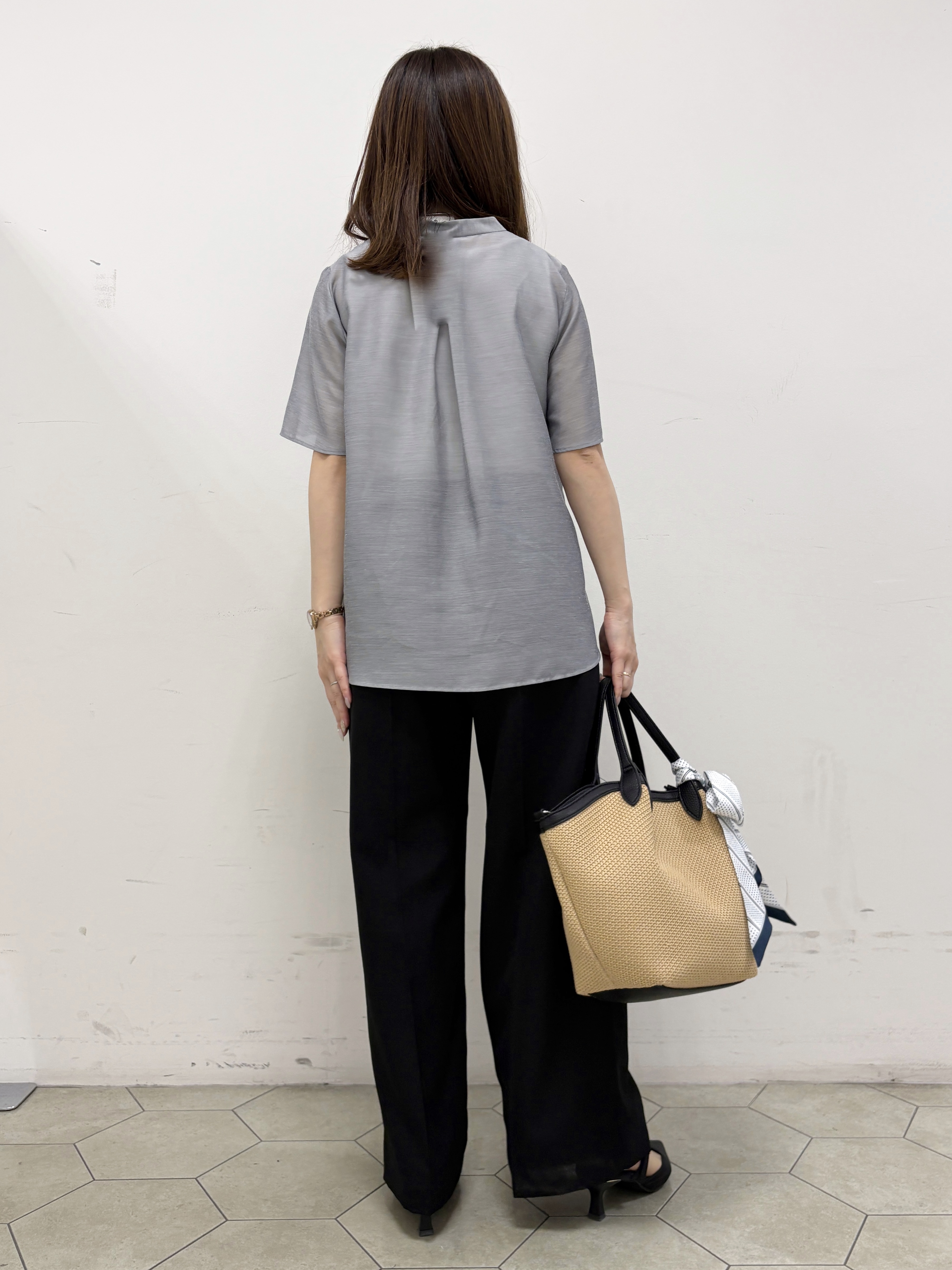 kahoさんの「INDIVI｜【接触冷感/洗える】シアーシャンブレーピンタックブラウス」を使ったコーディネート