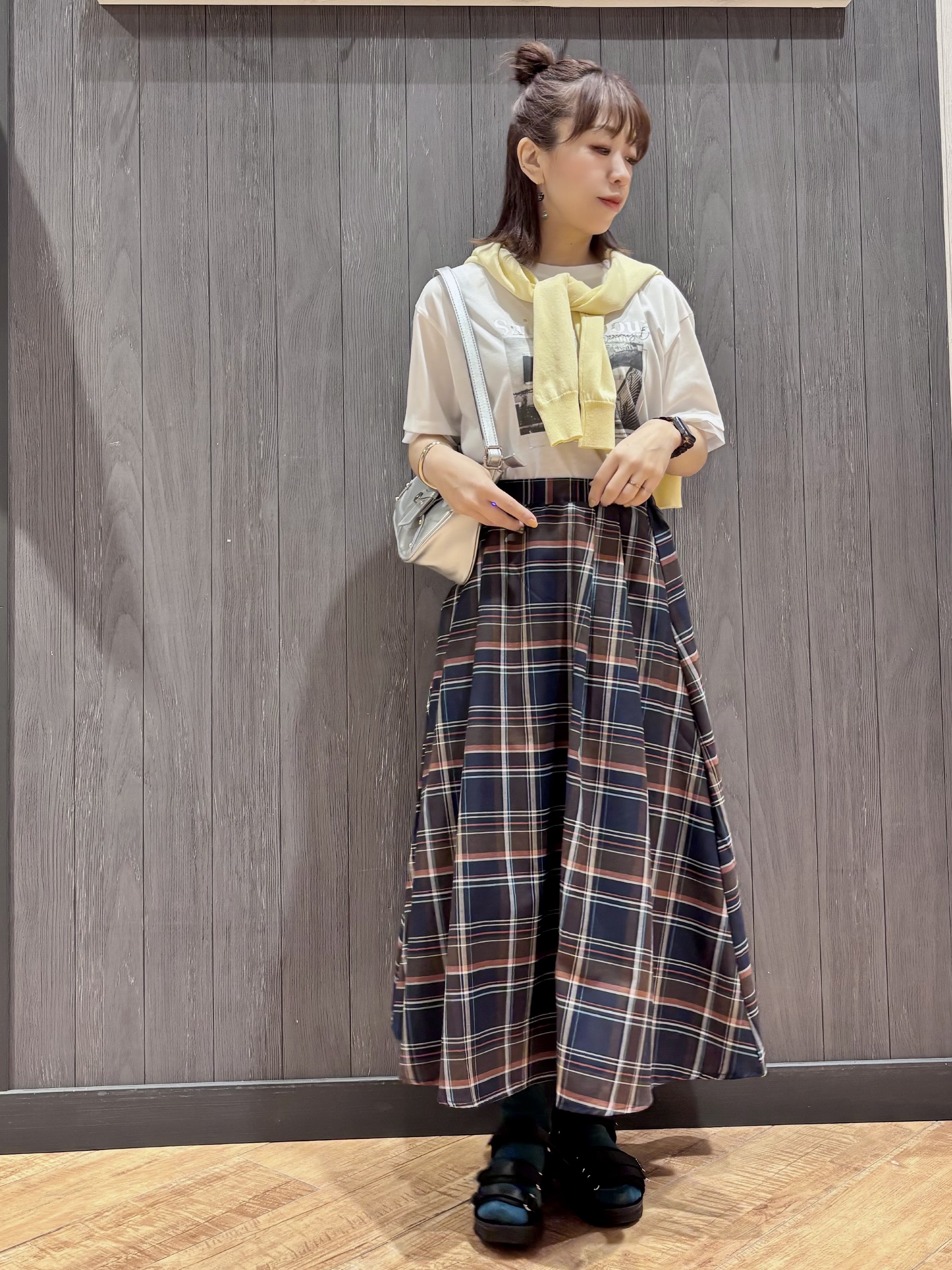meiさんの「SHOO･LA･RUE｜【ひんやり/S-LL/洗濯機可】色・柄選べる お袖チュールレイヤード プリントアソートTシャツ」を使ったコーディネート