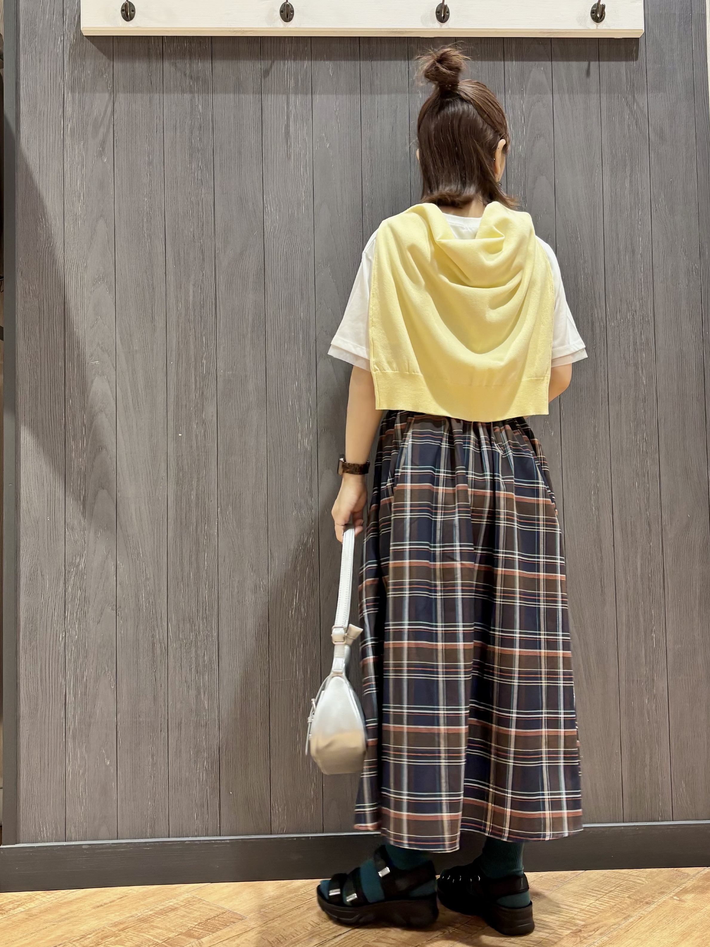 meiさんの「SHOO･LA･RUE｜【ひんやり/S-LL/洗濯機可】色・柄選べる お袖チュールレイヤード プリントアソートTシャツ」を使ったコーディネート