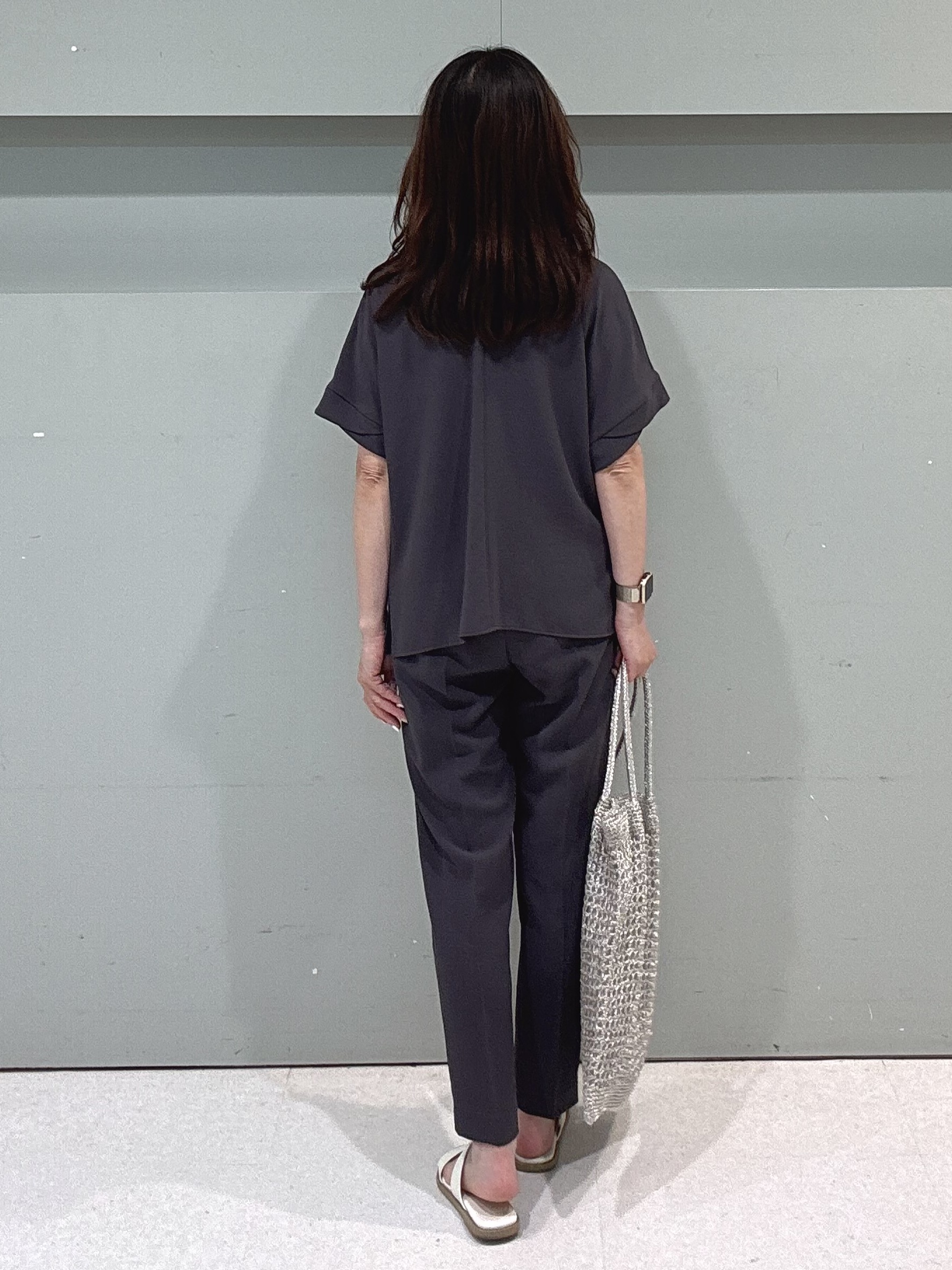 makiさんの「UNTITLED｜【雨の日対策/はっ水/セットアップ可】リラクシーテーパードパンツ」を使ったコーディネート