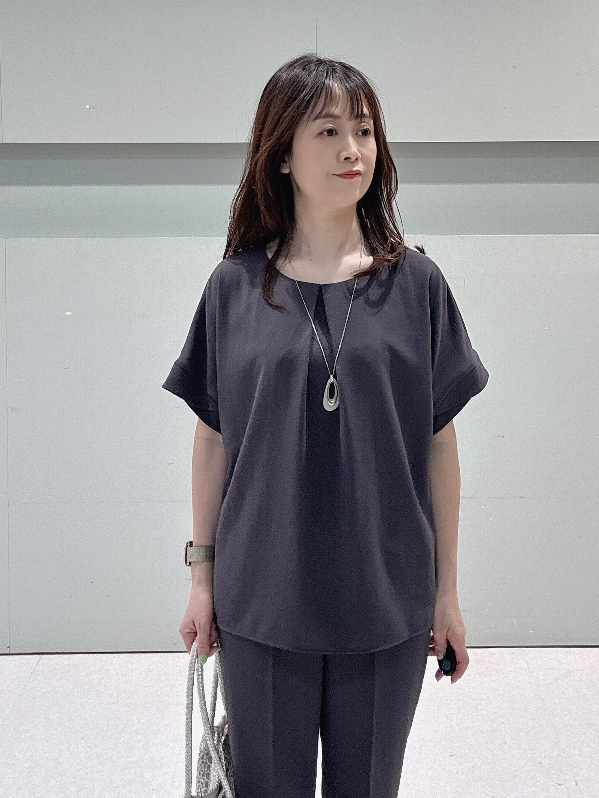 makiさんの「UNTITLED｜【雨の日対策/はっ水/セットアップ可】リラクシーテーパードパンツ」を使ったコーディネート