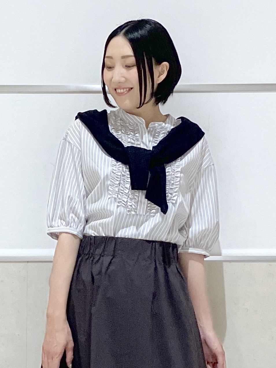 eriko さんの「Dessin｜【着映え/洗える】フロントフリル五分袖ブラウス」を使ったコーディネート