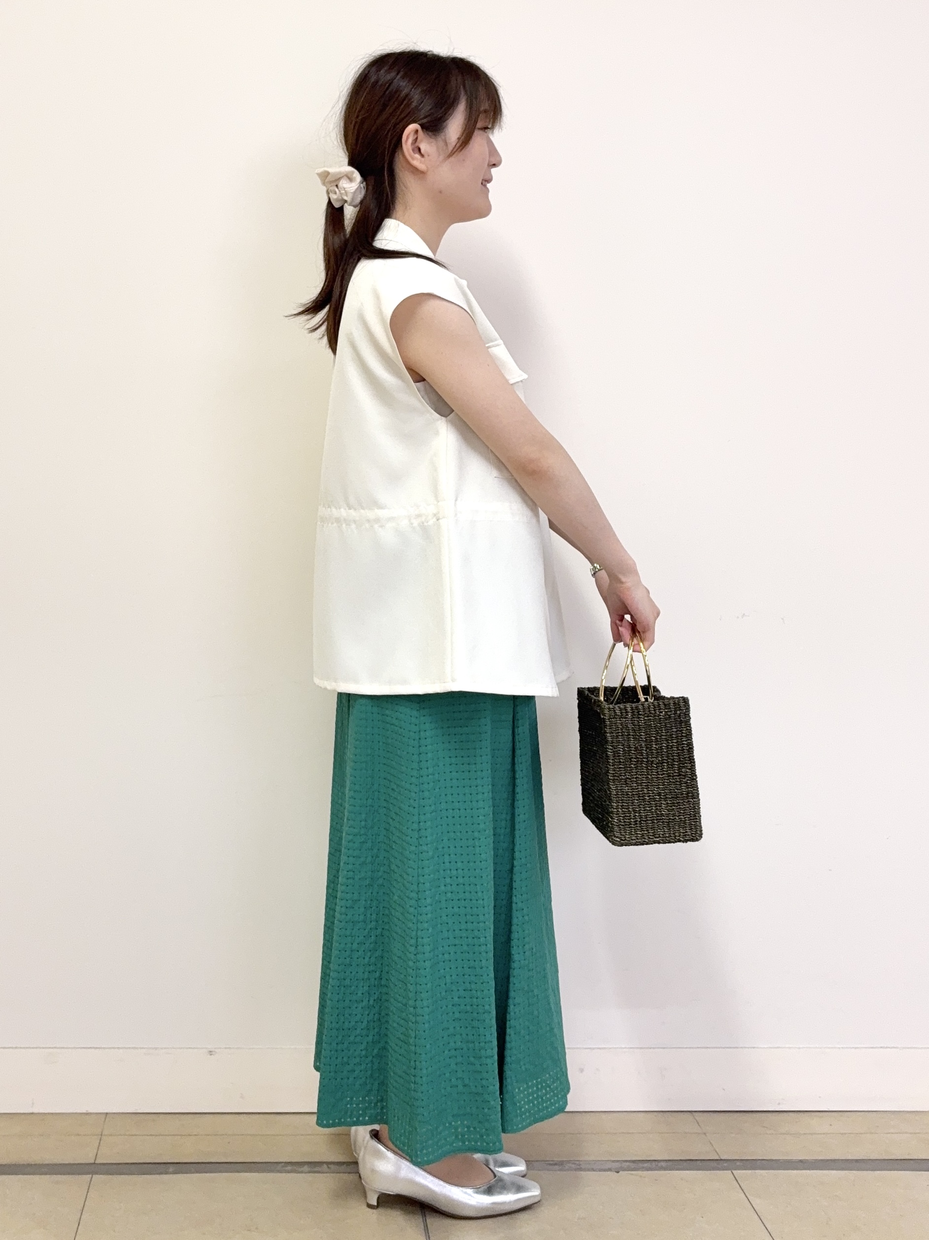 mikiさんの「Reflect｜リネンライクスタンドネックジレ」を使ったコーディネート