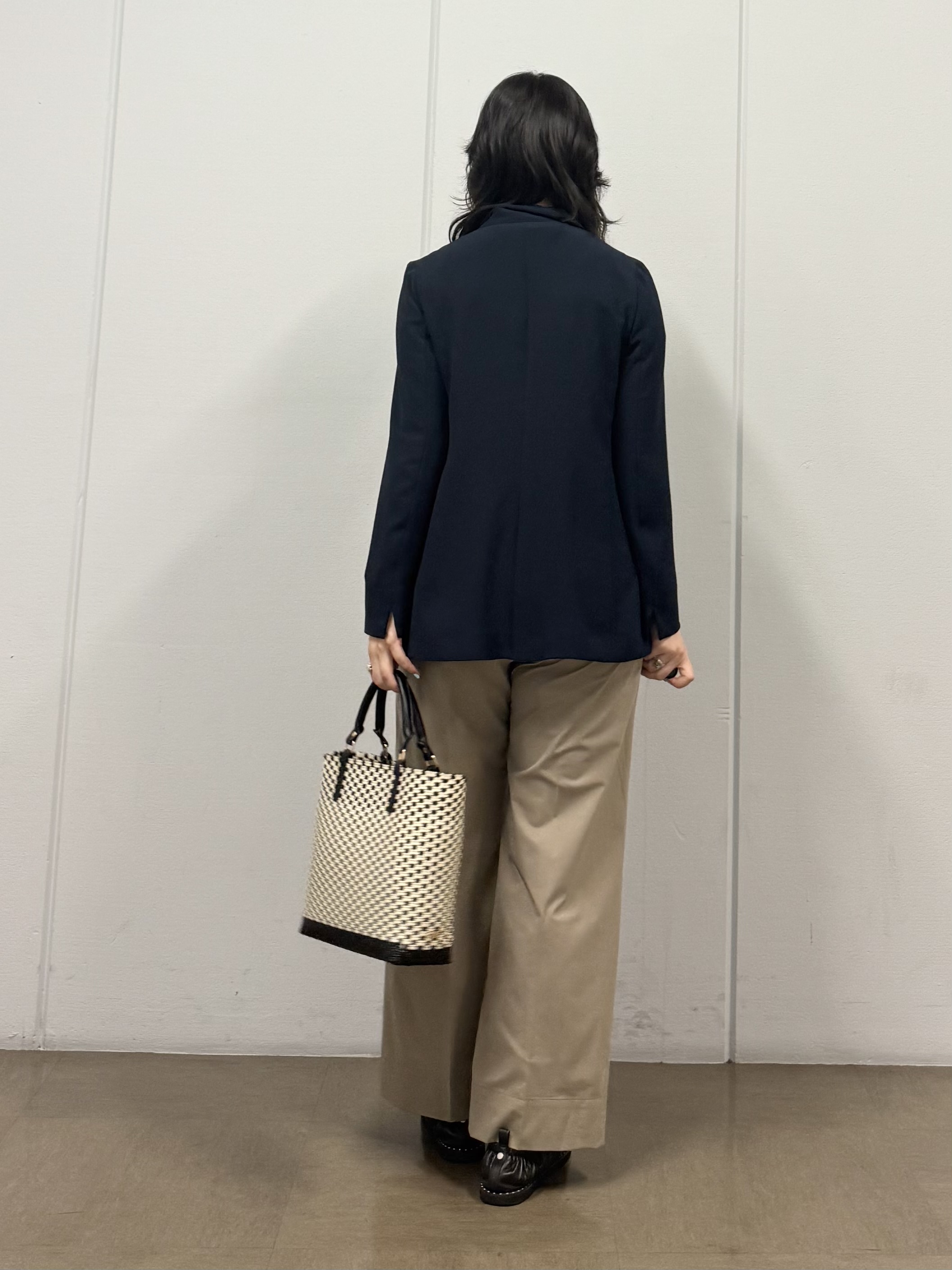 mizukiさんの「INDIVI｜【洗える／軽やか】フリル衿ギャザーブラウス」を使ったコーディネート