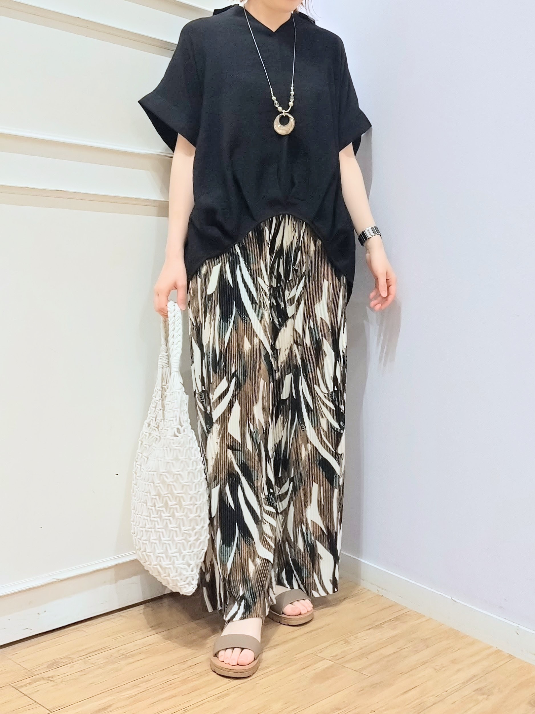 miomioさんの「SHOO･LA･RUE｜【ひんやり/S-LL/洗濯機可】インせず着られる 裾タック スキッパーシャツ」を使ったコーディネート