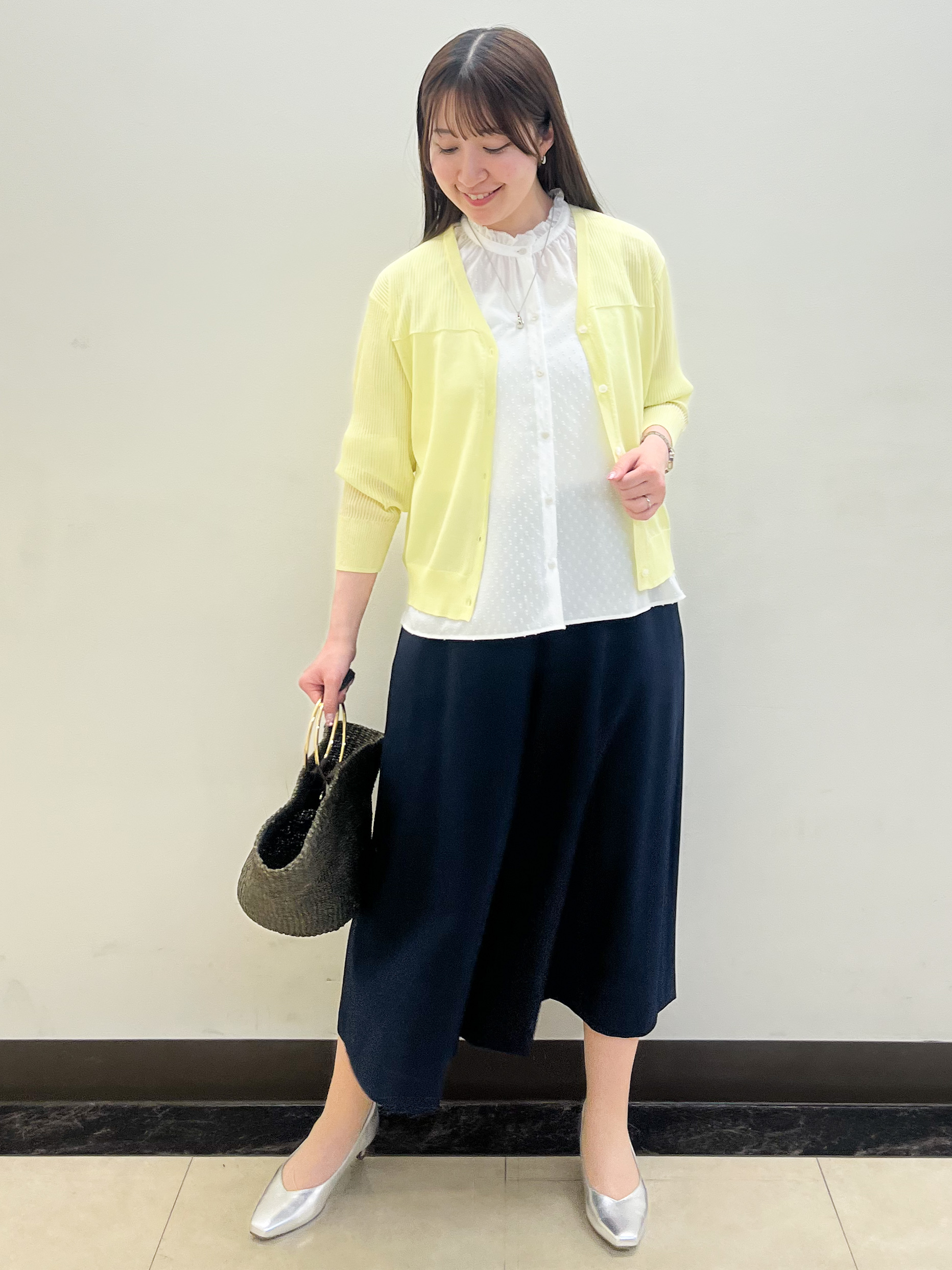 mikikoさんの「Reflect｜Vネックニットカーディガン」を使ったコーディネート