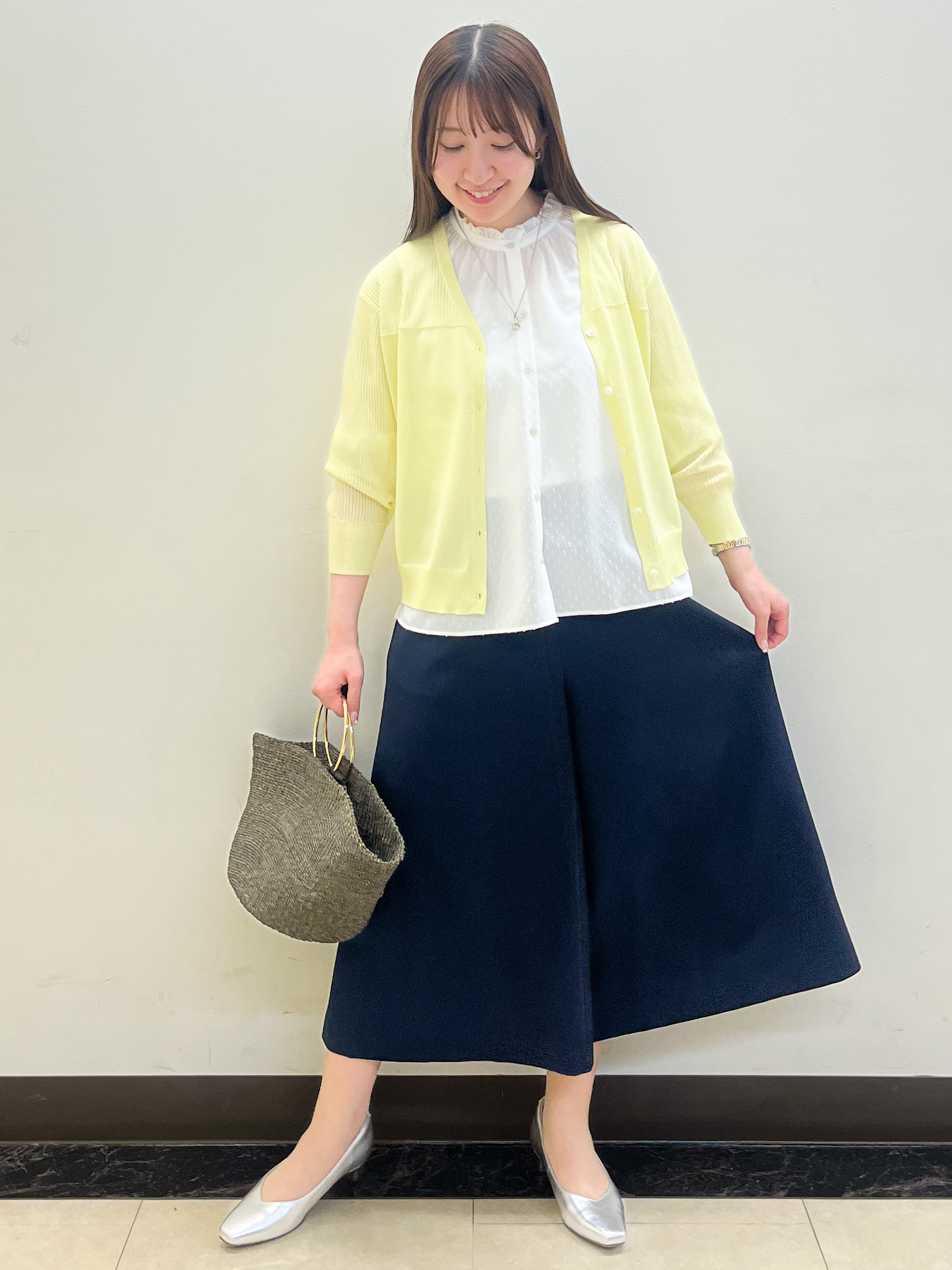mikikoさんの「Reflect｜Vネックニットカーディガン」を使ったコーディネート