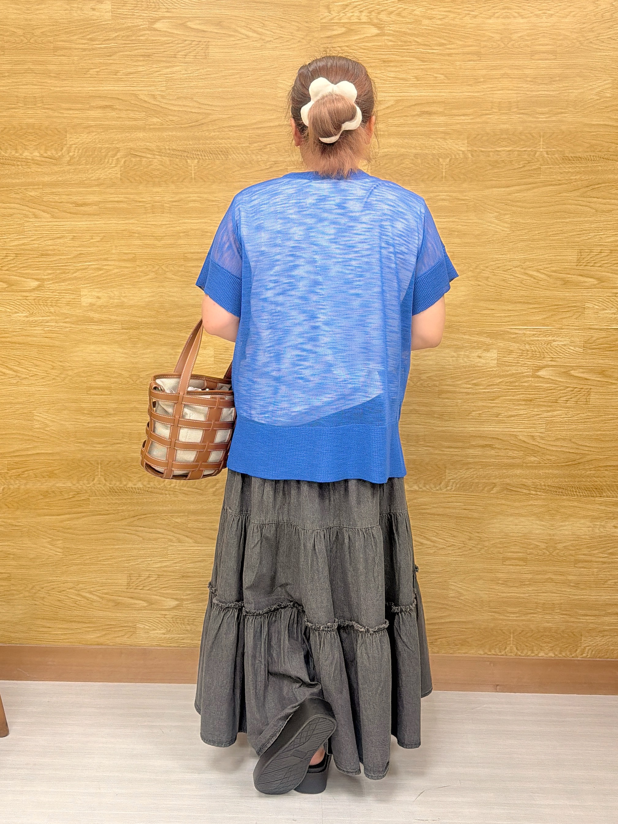 ぁむさんの「SHOO･LA･RUE｜【2点セット/S-LL/体型カバー】大人のこなれレイヤード シアーニット+タンクトップ」を使ったコーディネート