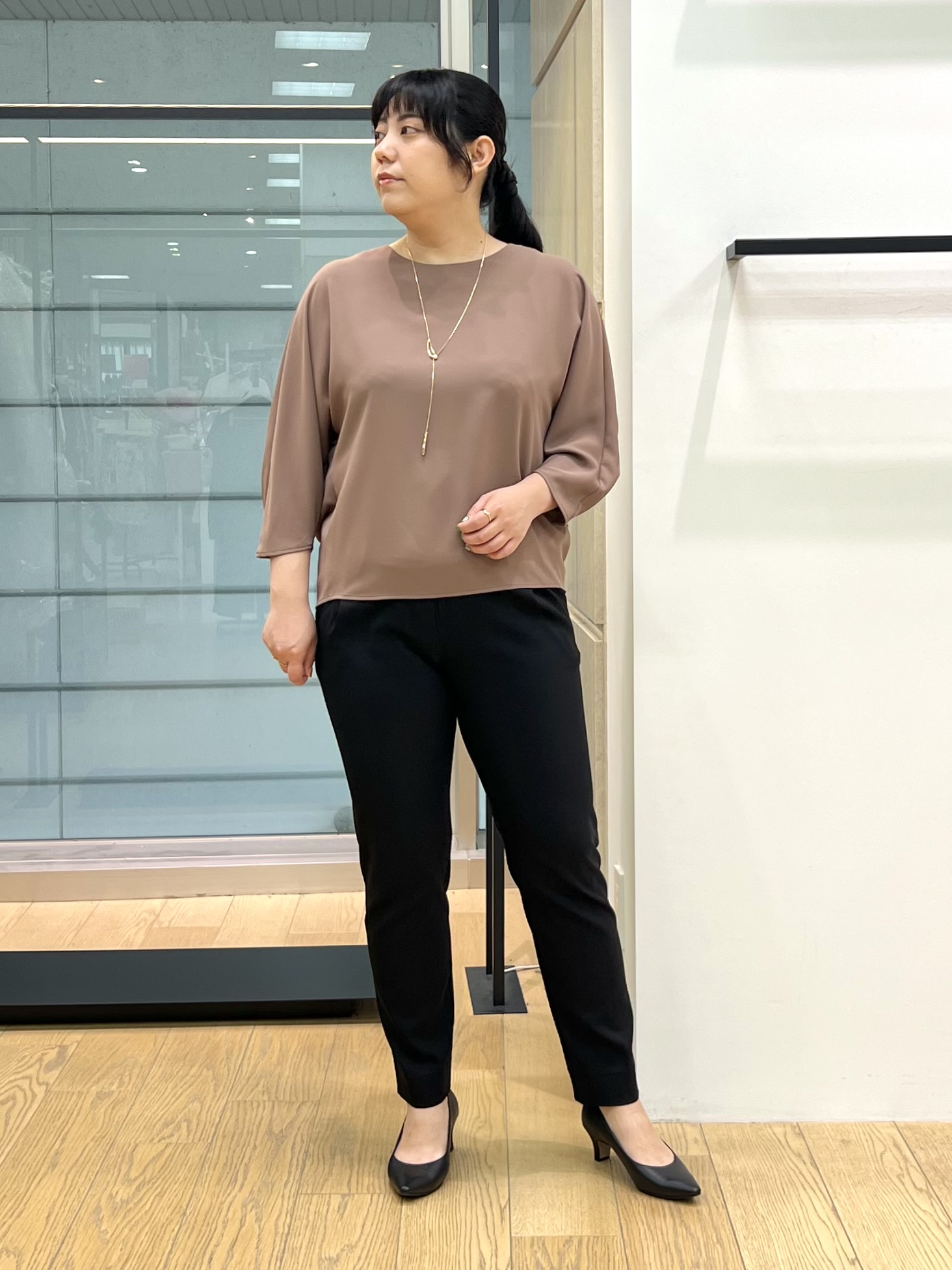 shimaさんの「INDIVI｜【さらに軽く軽快！／着る日傘】ドルマントップス」を使ったコーディネート