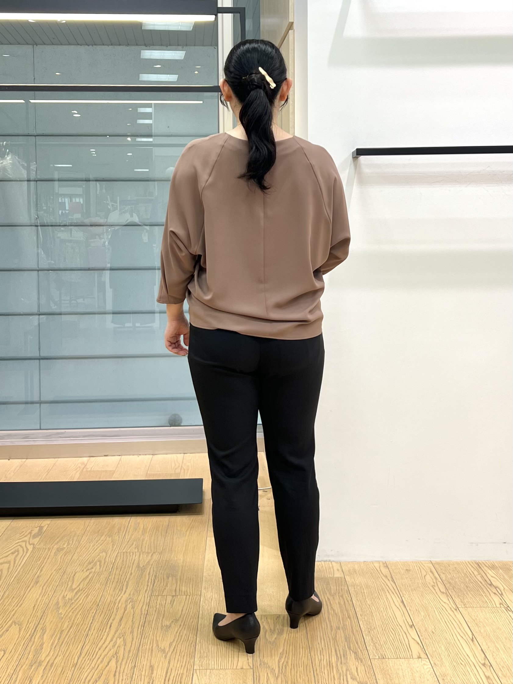 shimaさんの「INDIVI｜【さらに軽く軽快！／着る日傘】ドルマントップス」を使ったコーディネート