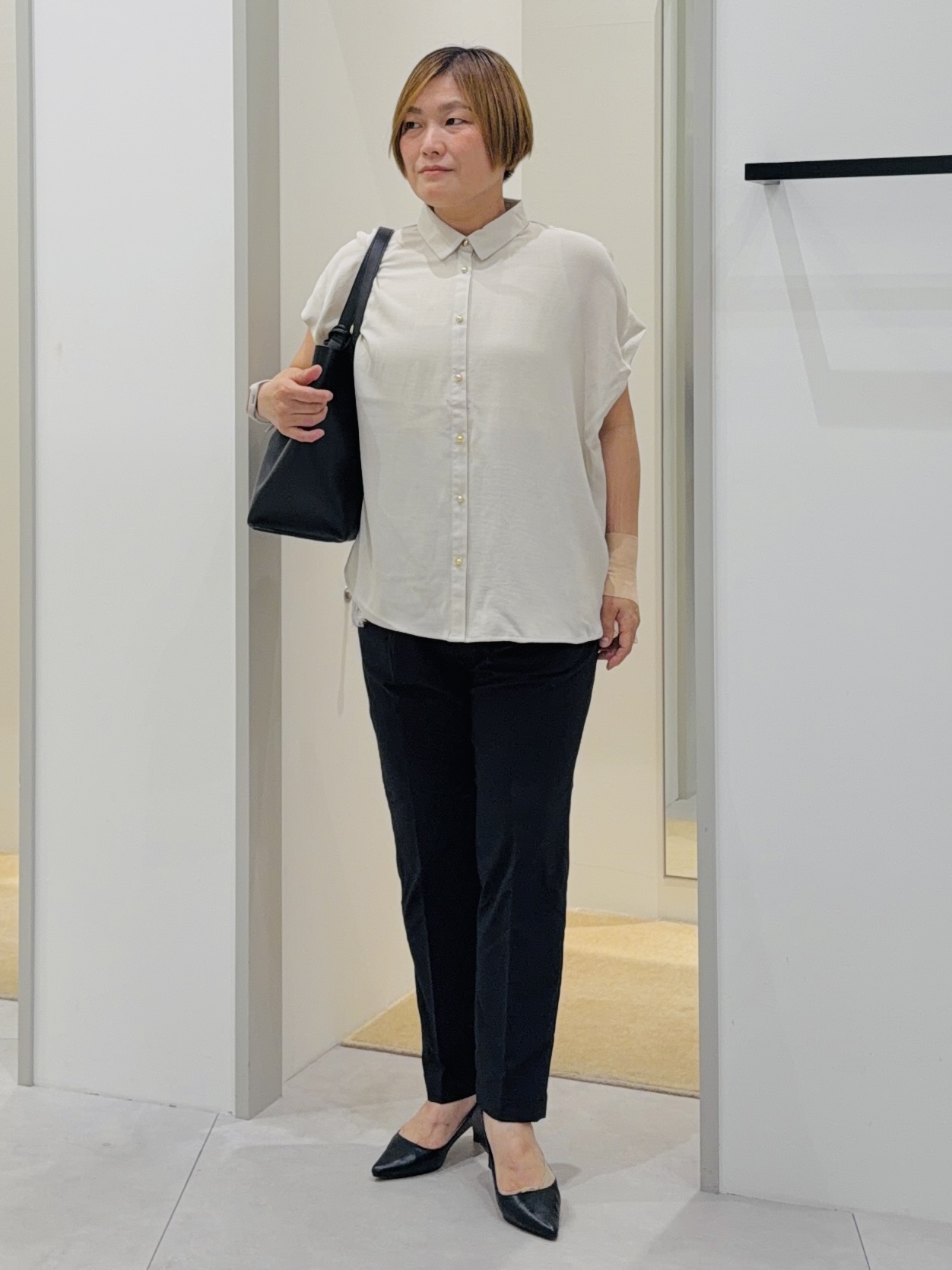 タナさんの「THE SHOP TK｜【ひんやり/防しわ/UV/吸水速乾】襟付き フレンチスリーブシャツ」を使ったコーディネート