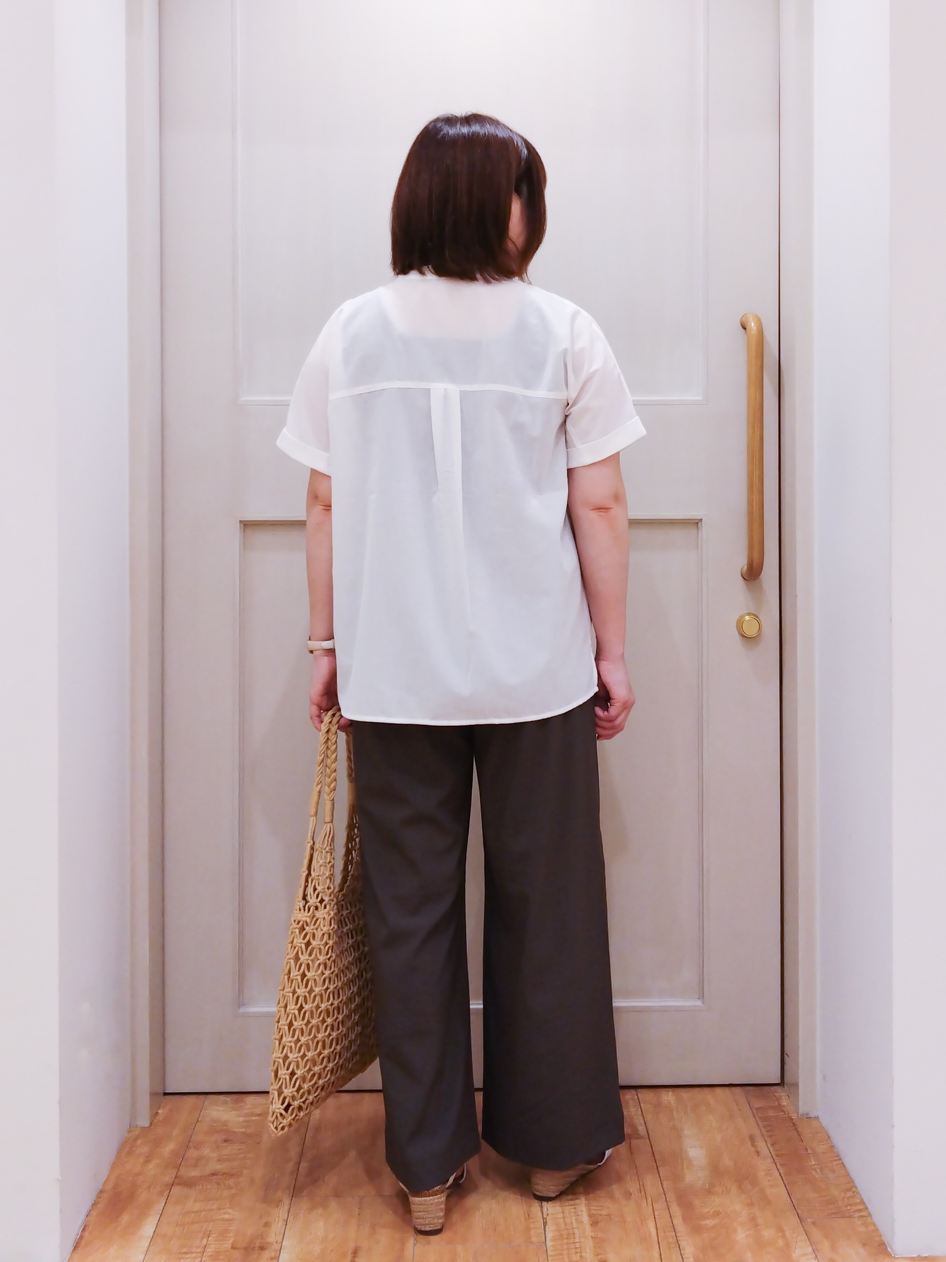 みーさんの「SHOO･LA･RUE｜【さらり快適/洗濯機可/S-LL】風が通り抜ける 半袖バンドカラーシアーシャツ」を使ったコーディネート
