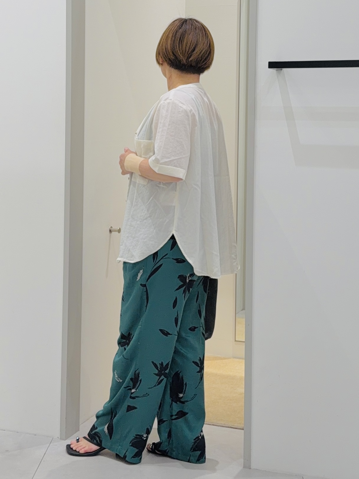 タナさんの「THE SHOP TK｜【M-XL/刻みネックですっきり見え】Wポケット金ボタン 5分袖シャツ」を使ったコーディネート