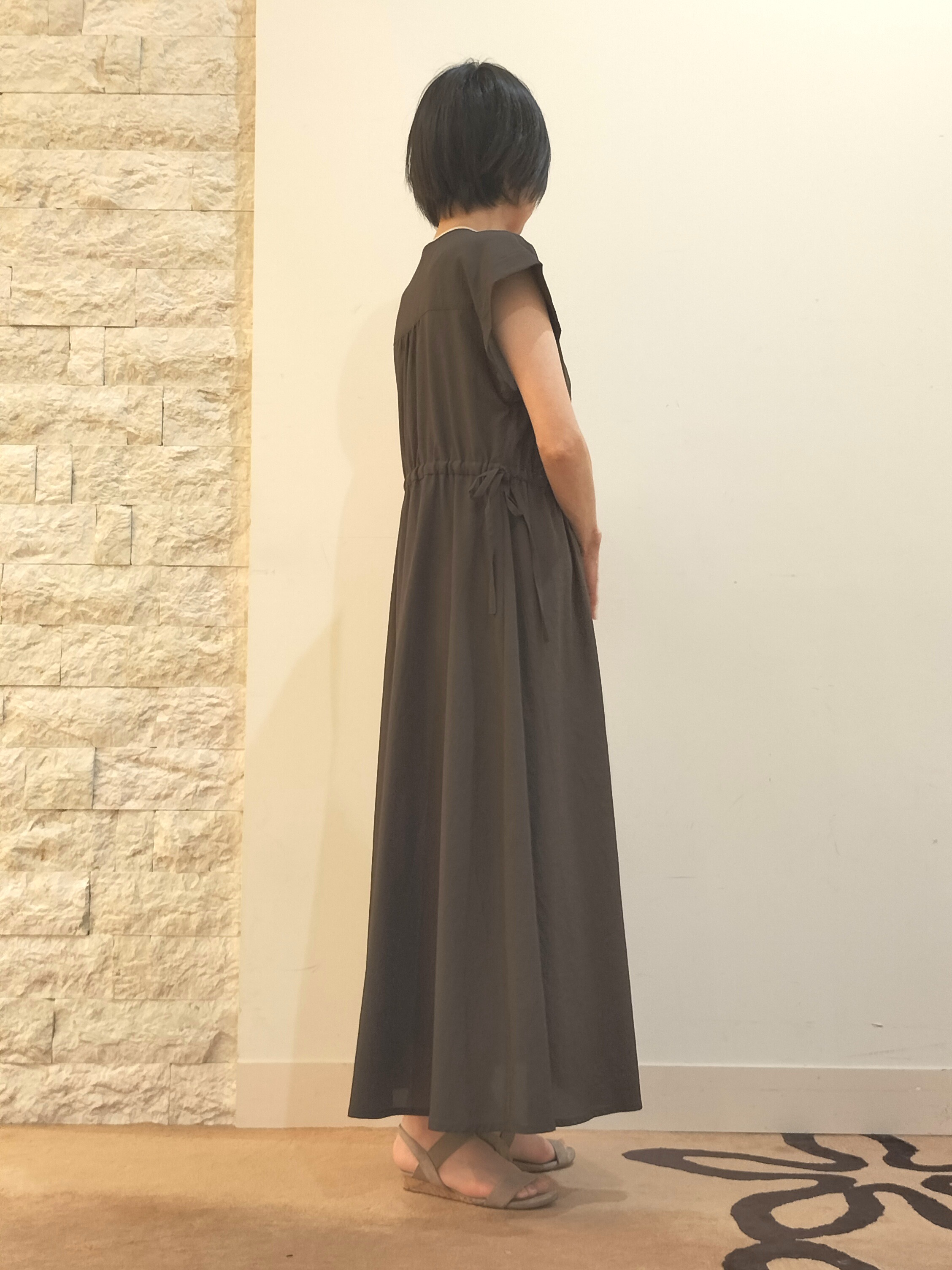 jamさんの「Reflect｜【通気性あり／涼しい／マシンウォッシャブル】フロントボタンワンピース」を使ったコーディネート