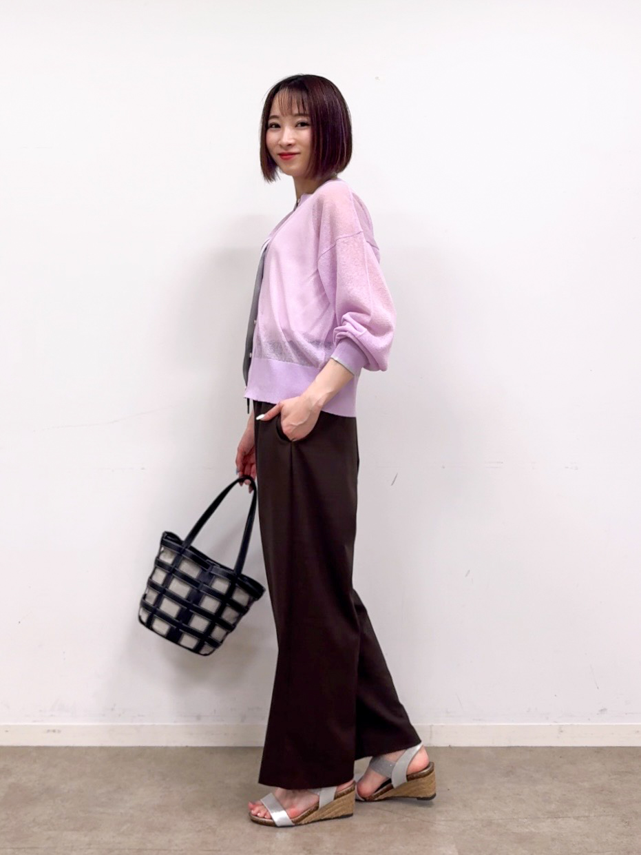 𝐜𝐡𝐢𝐤𝐚さんの「SHOO･LA･RUE｜【S-LL/洗濯機可】1枚でこなれ見え 配色シアーカーディガン」を使ったコーディネート