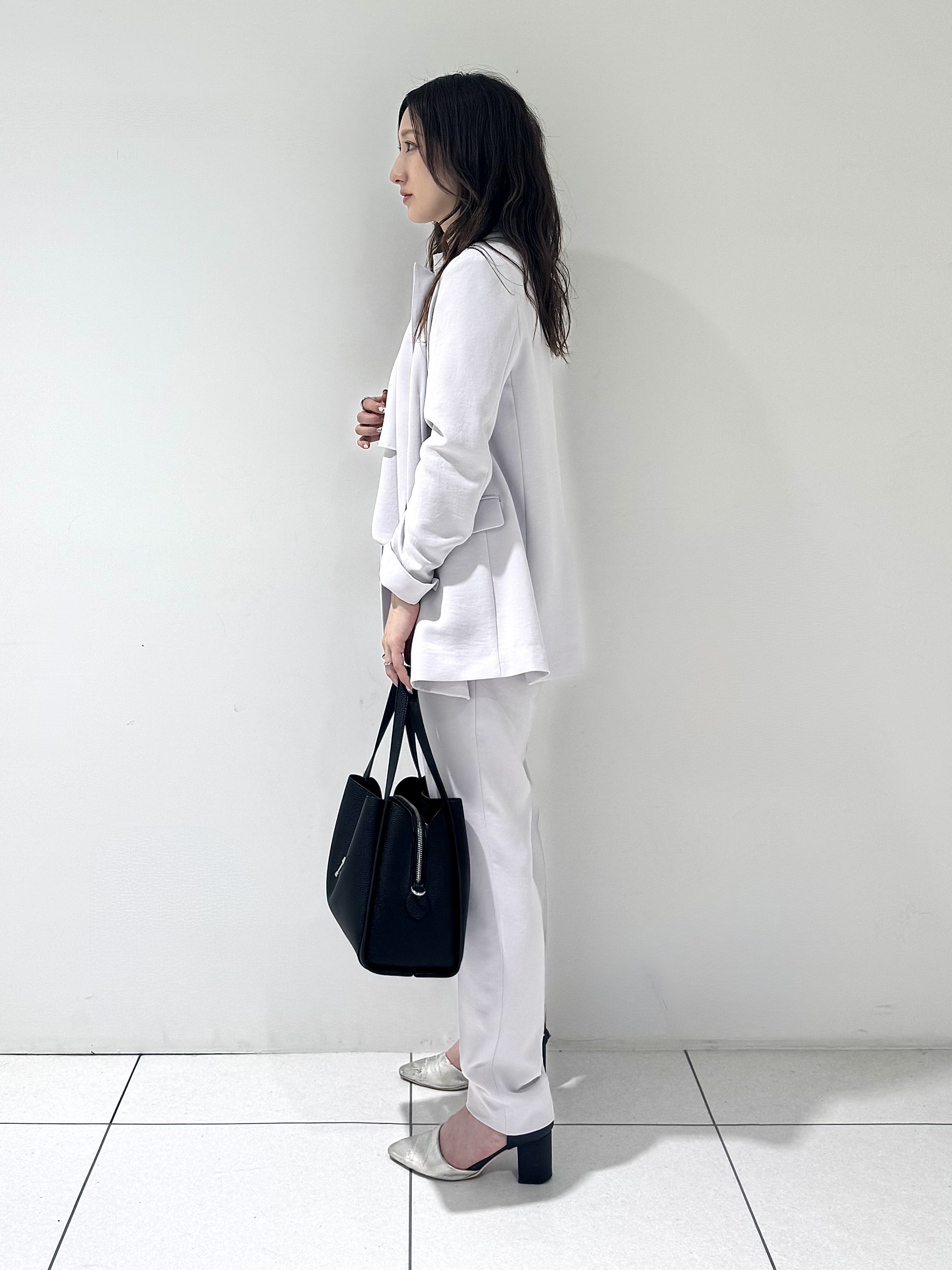 そんさんの「INDIVI｜【洗える／多機能／SETUP可】着る日傘ダブルジャケット」を使ったコーディネート