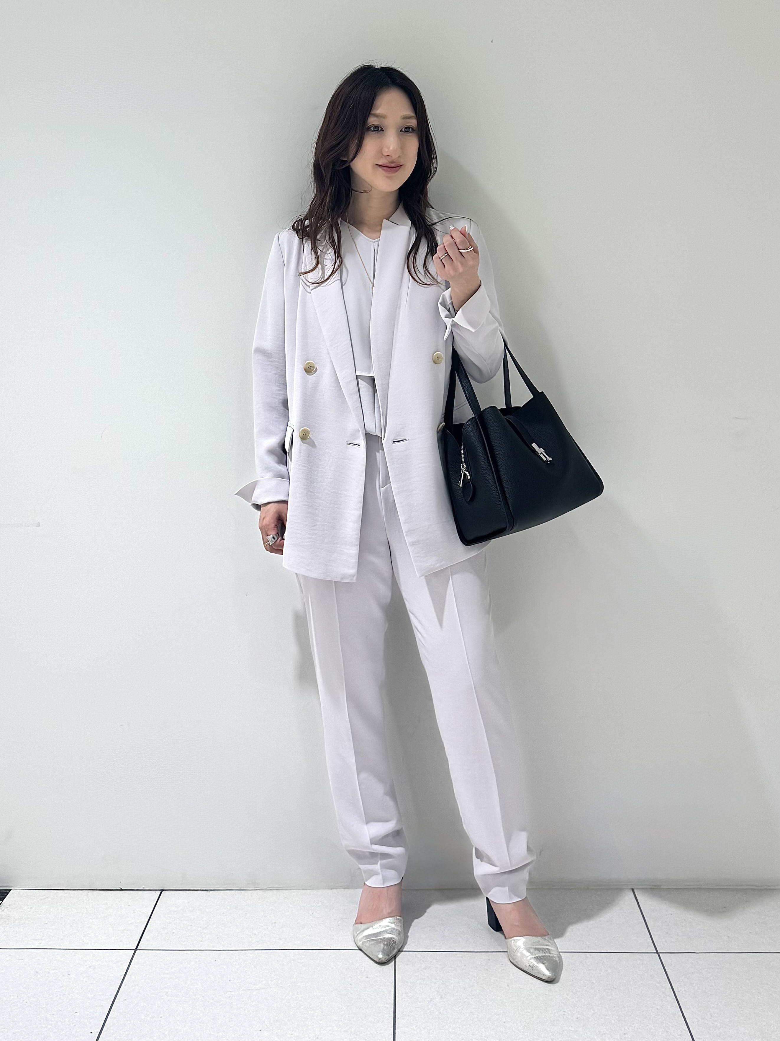 そんさんの「INDIVI｜【洗える／多機能／SETUP可】着る日傘ダブルジャケット」を使ったコーディネート