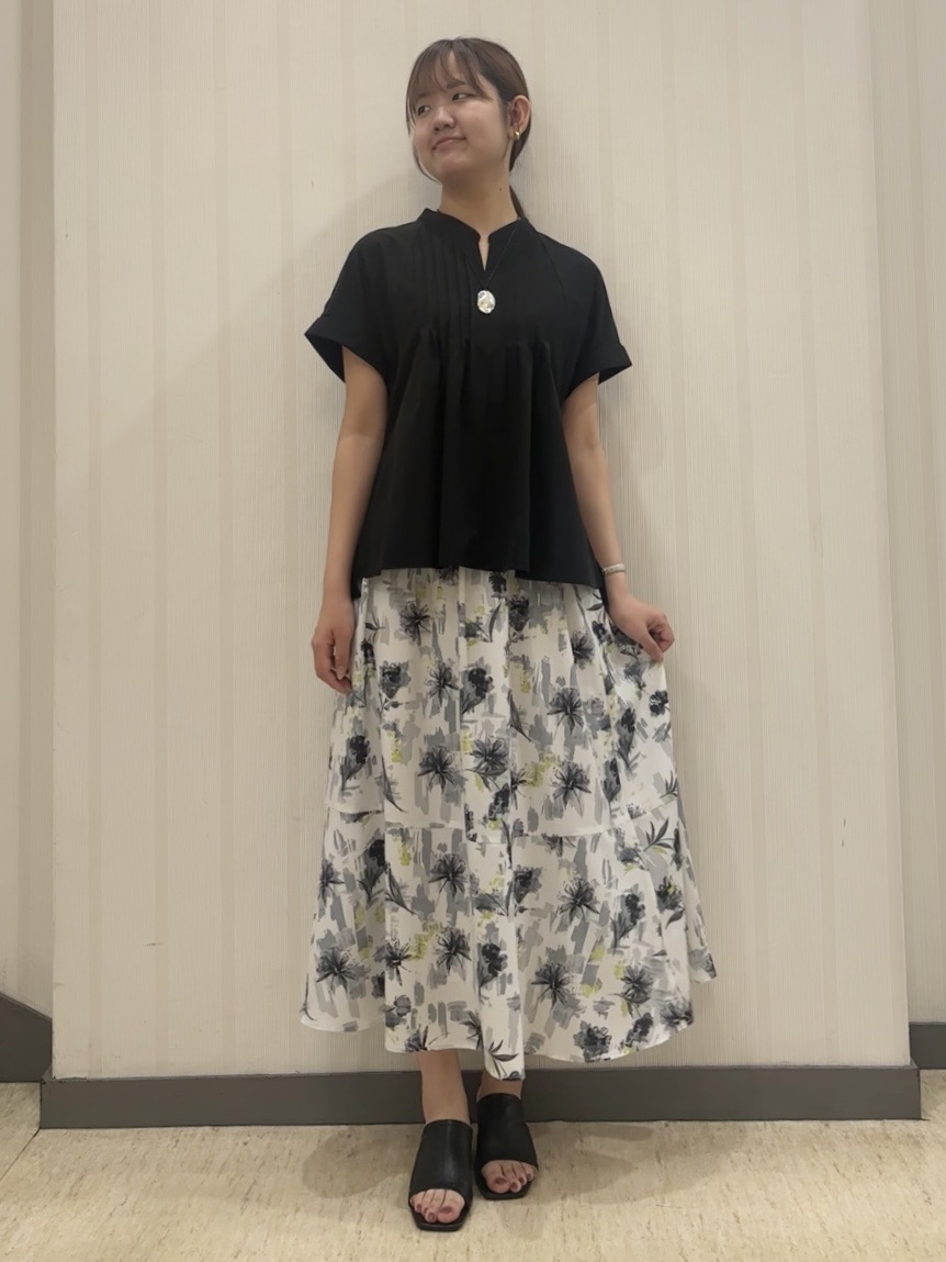 ちひさんの「INDIVI｜【洗える／SETUP可能】アートフラワープリントスカート」を使ったコーディネート