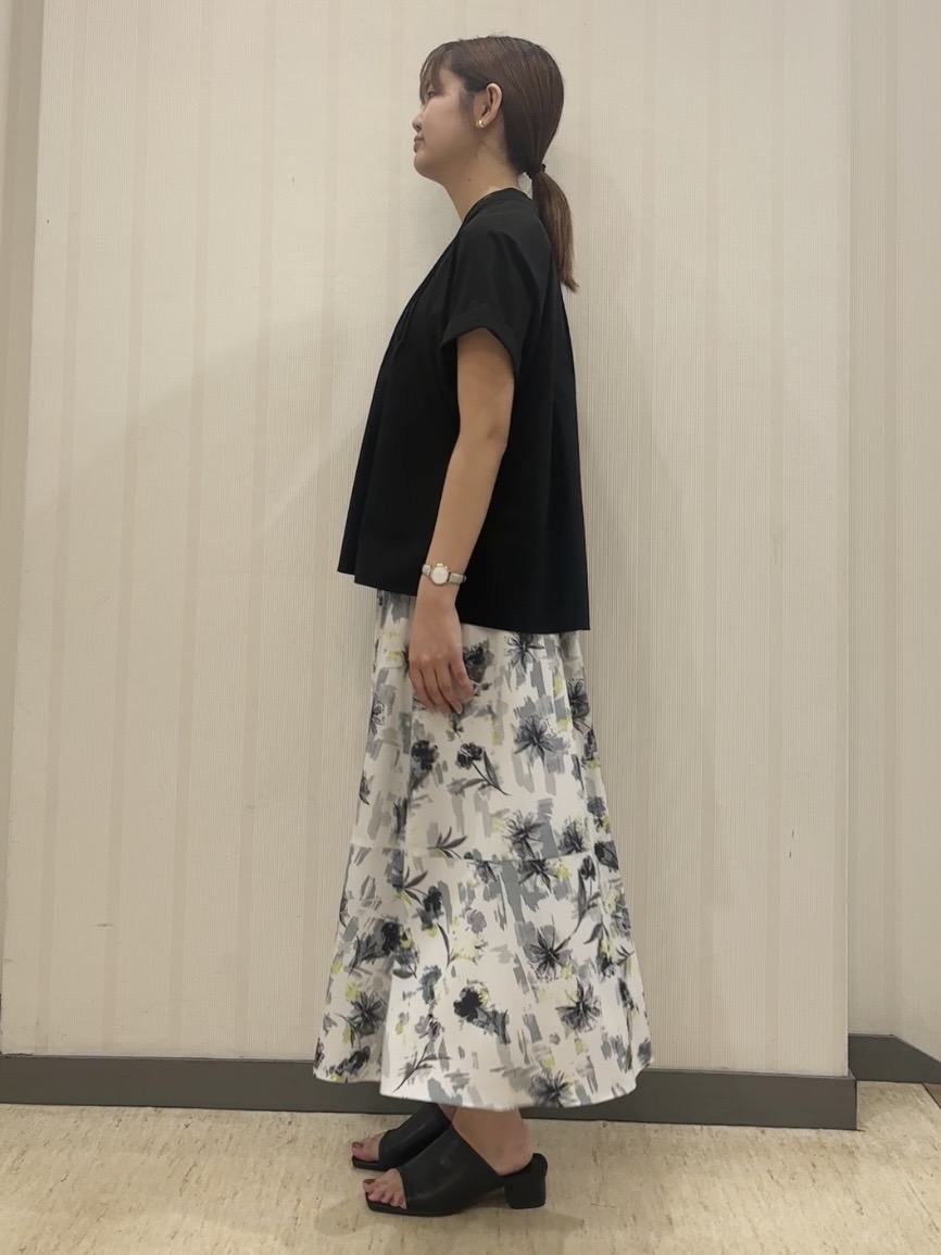 ちひさんの「INDIVI｜【洗える／SETUP可能】アートフラワープリントスカート」を使ったコーディネート
