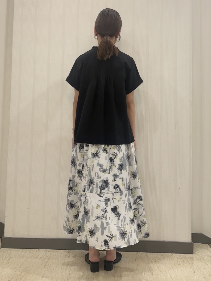 ちひさんの「INDIVI｜【洗える／SETUP可能】アートフラワープリントスカート」を使ったコーディネート