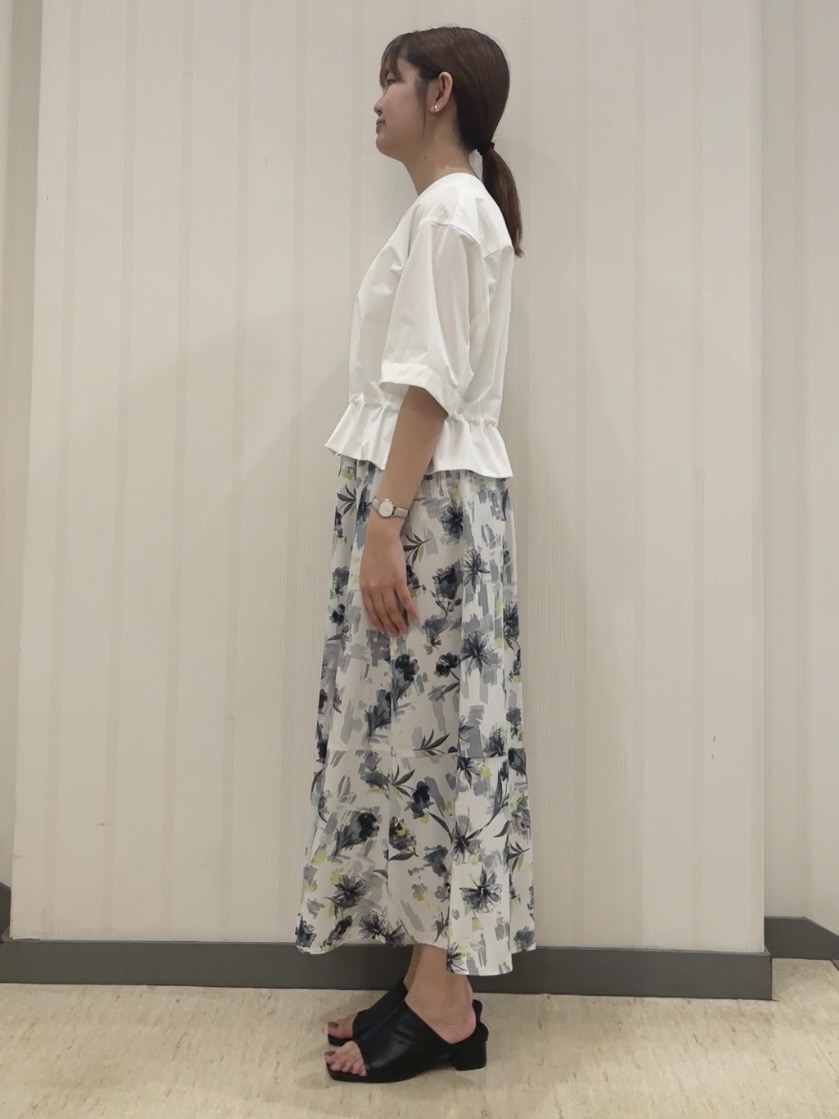 ちひさんの「INDIVI｜【洗える／SETUP可能】アートフラワープリントスカート」を使ったコーディネート
